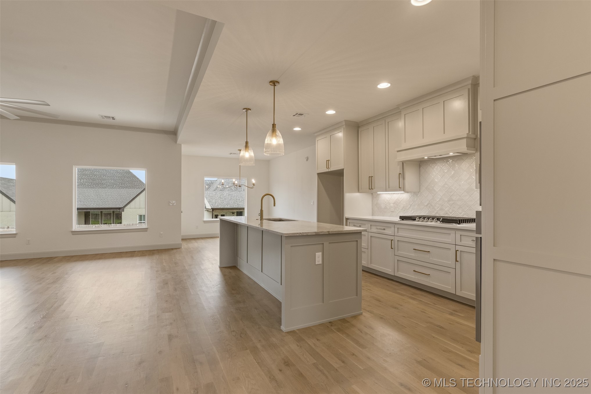 2126 E 138th Street S Property Photo 7