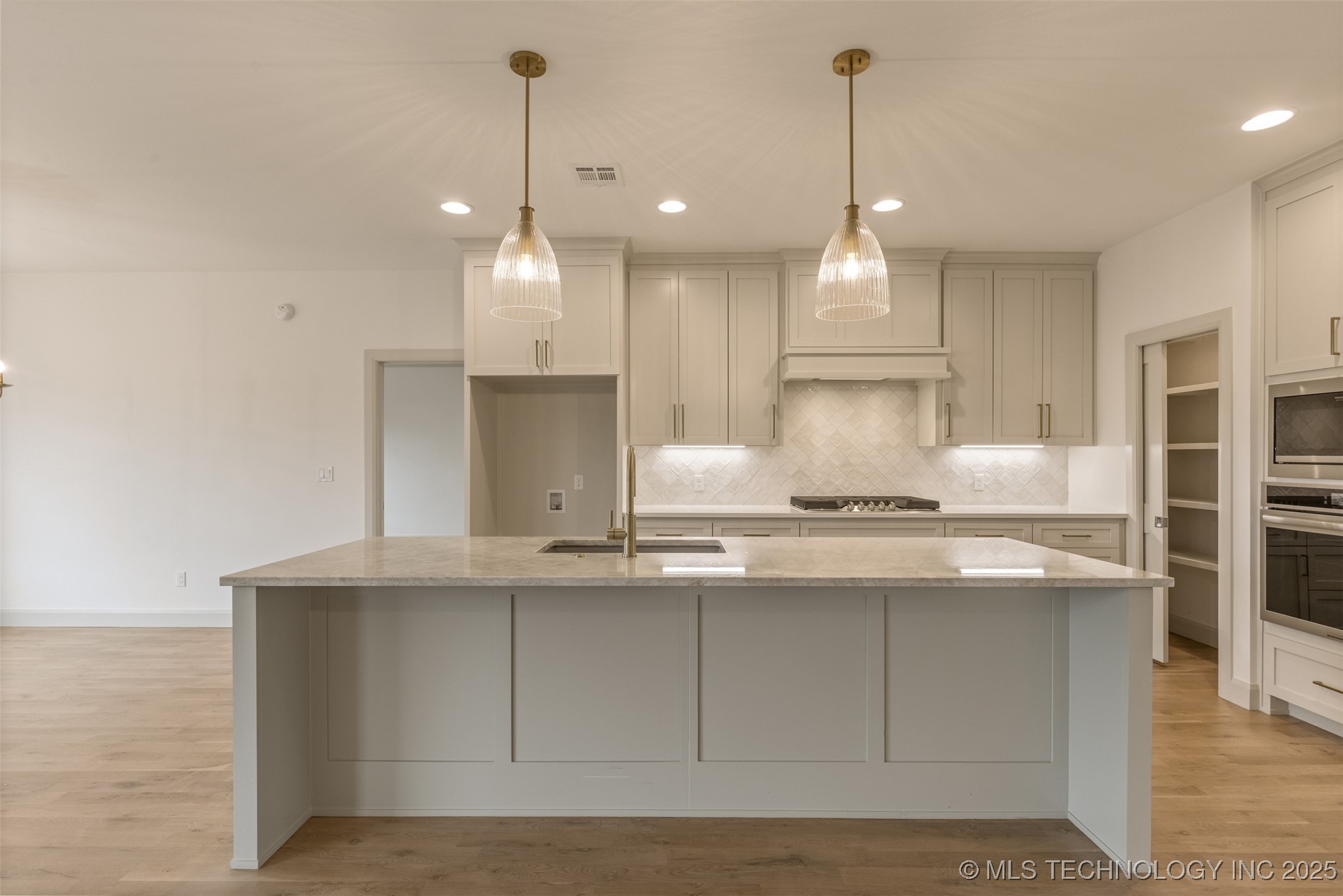 2126 E 138th Street S Property Photo 13