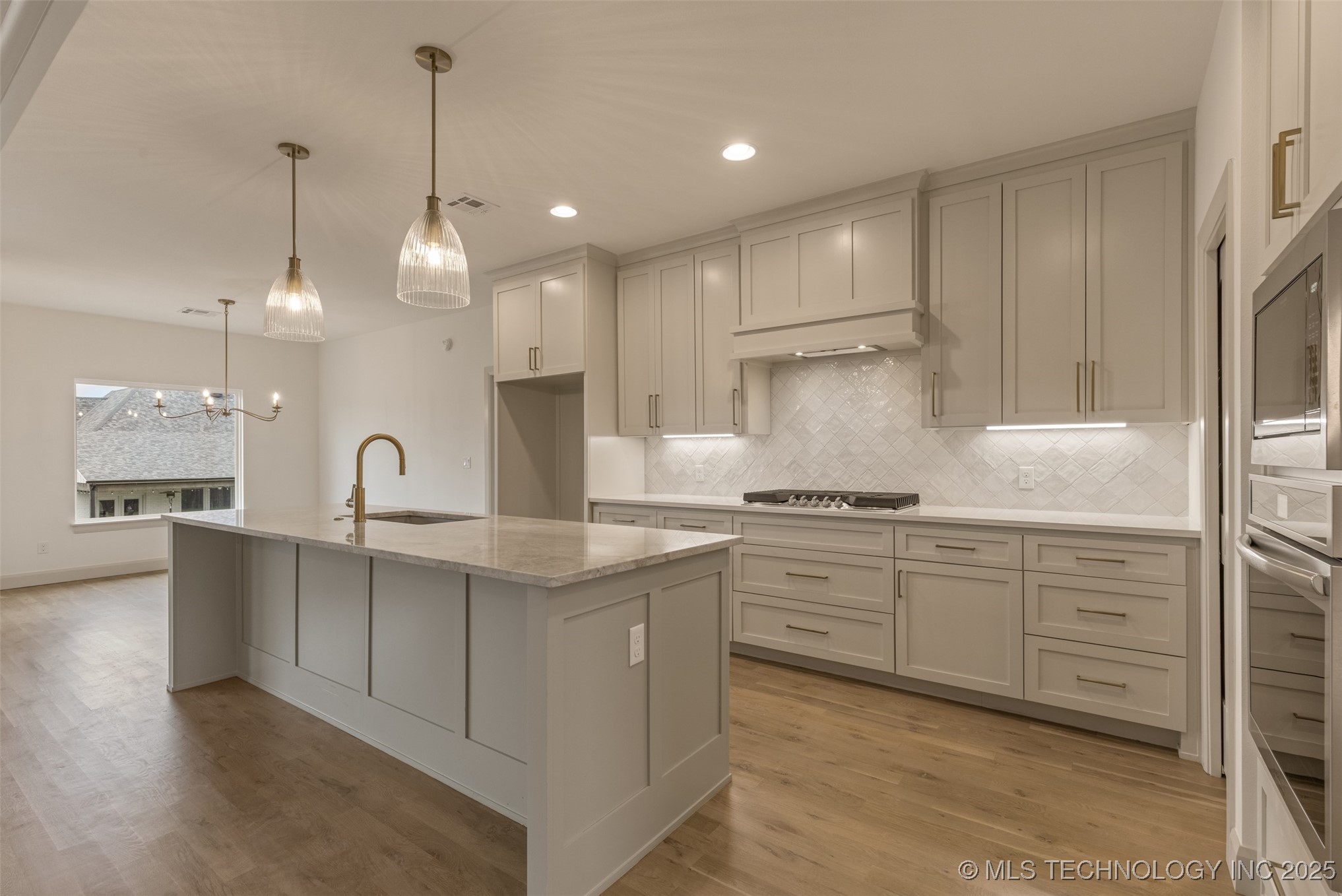 2126 E 138th Street S Property Photo 15