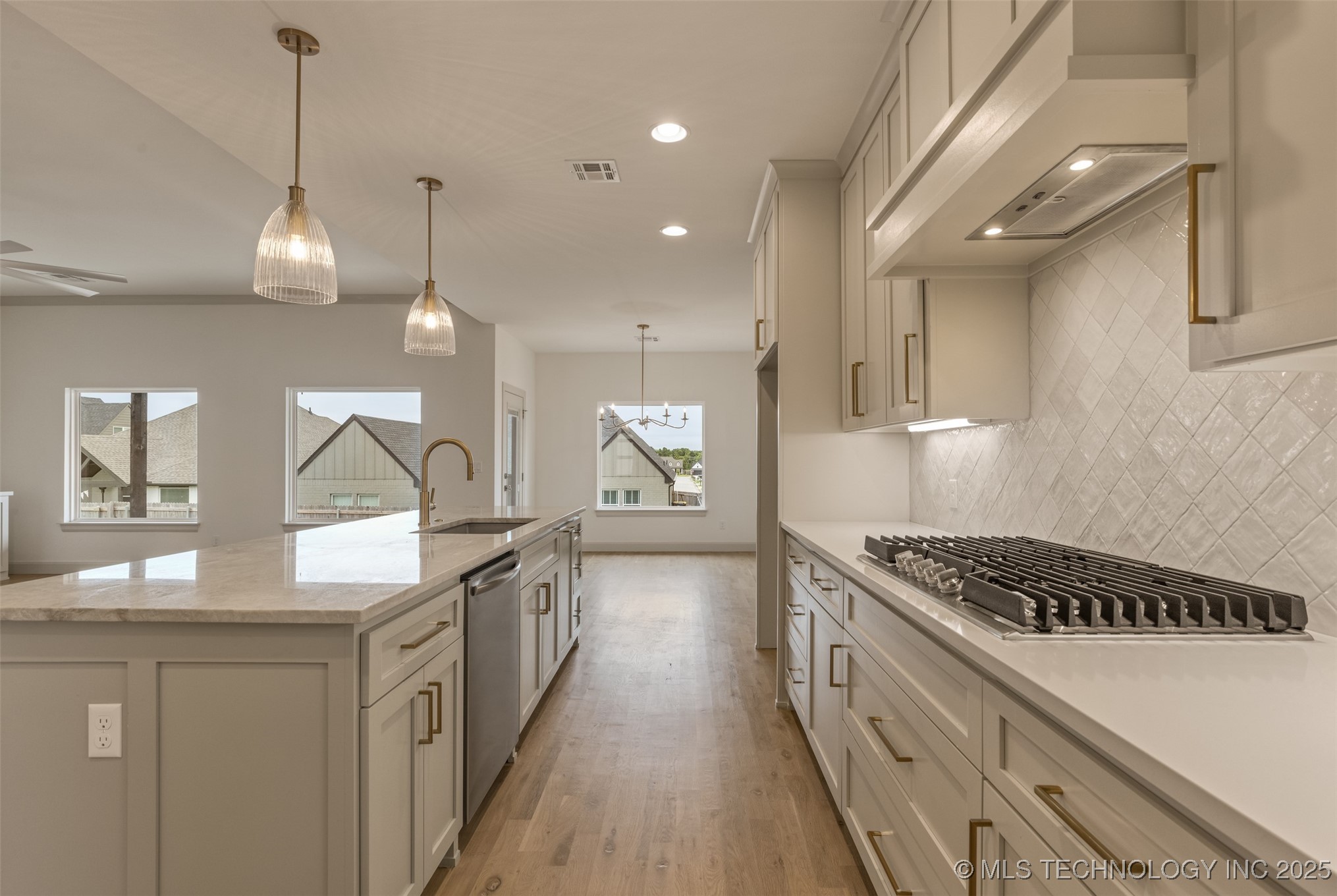 2126 E 138th Street S Property Photo 16