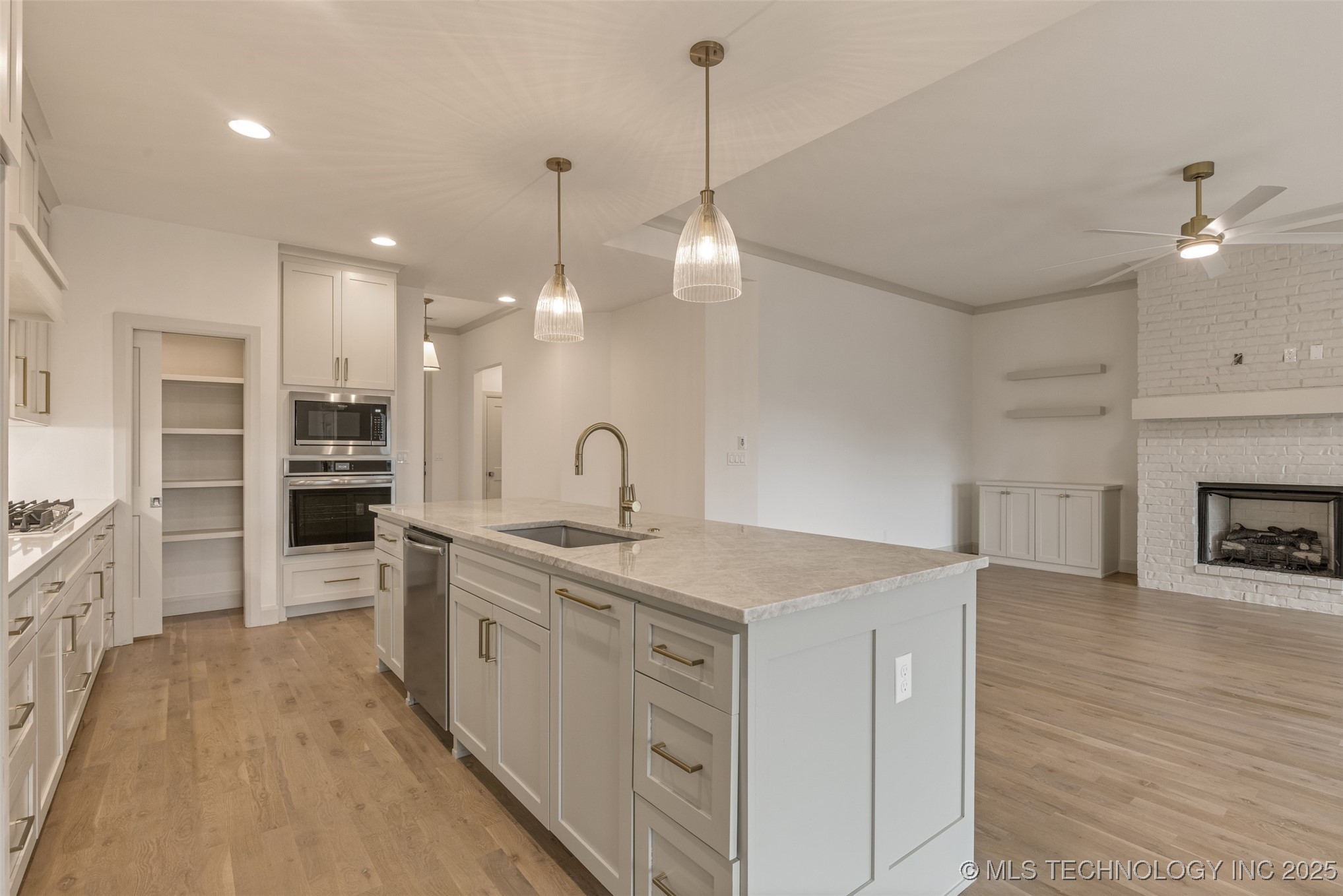 2126 E 138th Street S Property Photo 17