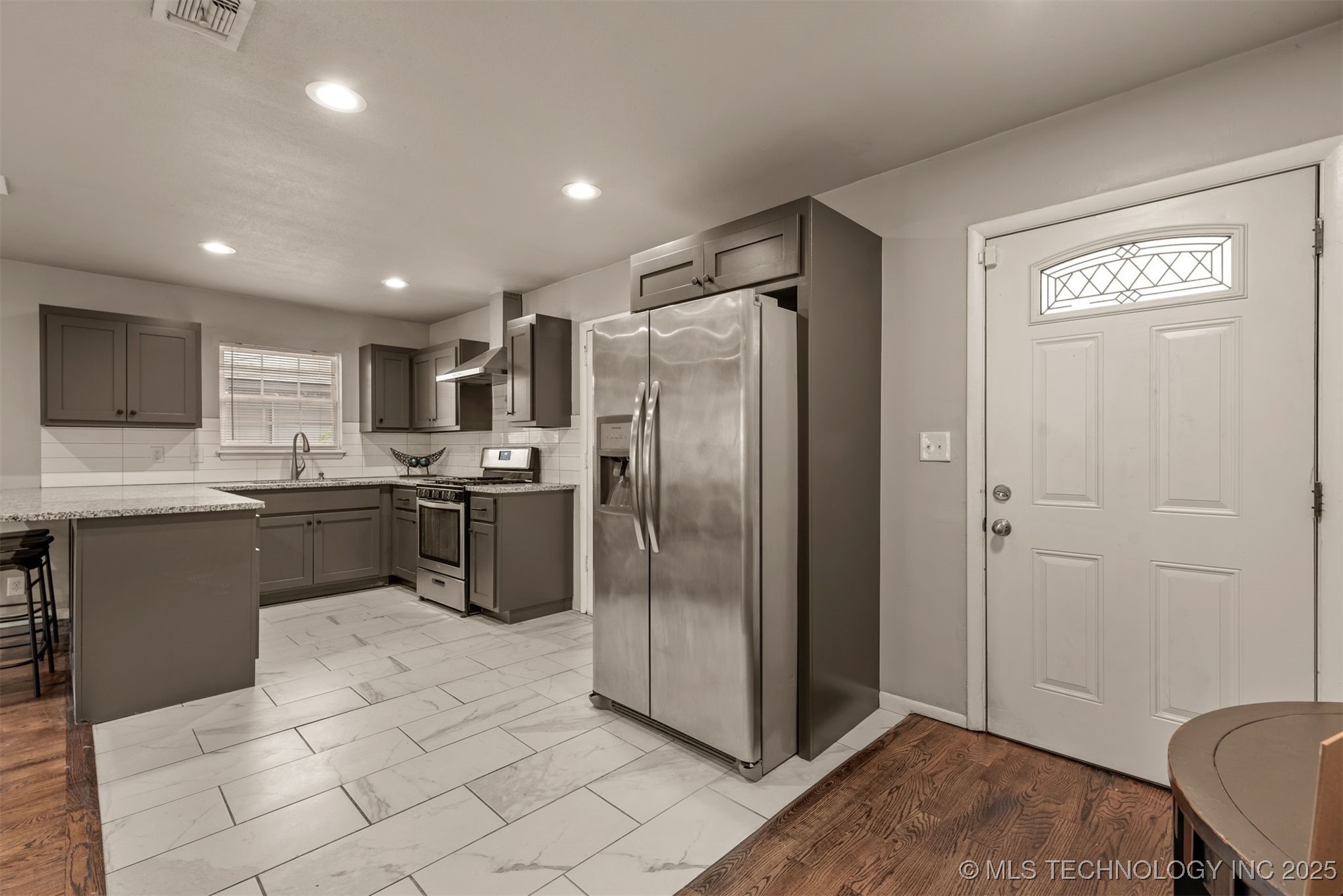 10704 E 26th Street Property Photo 4