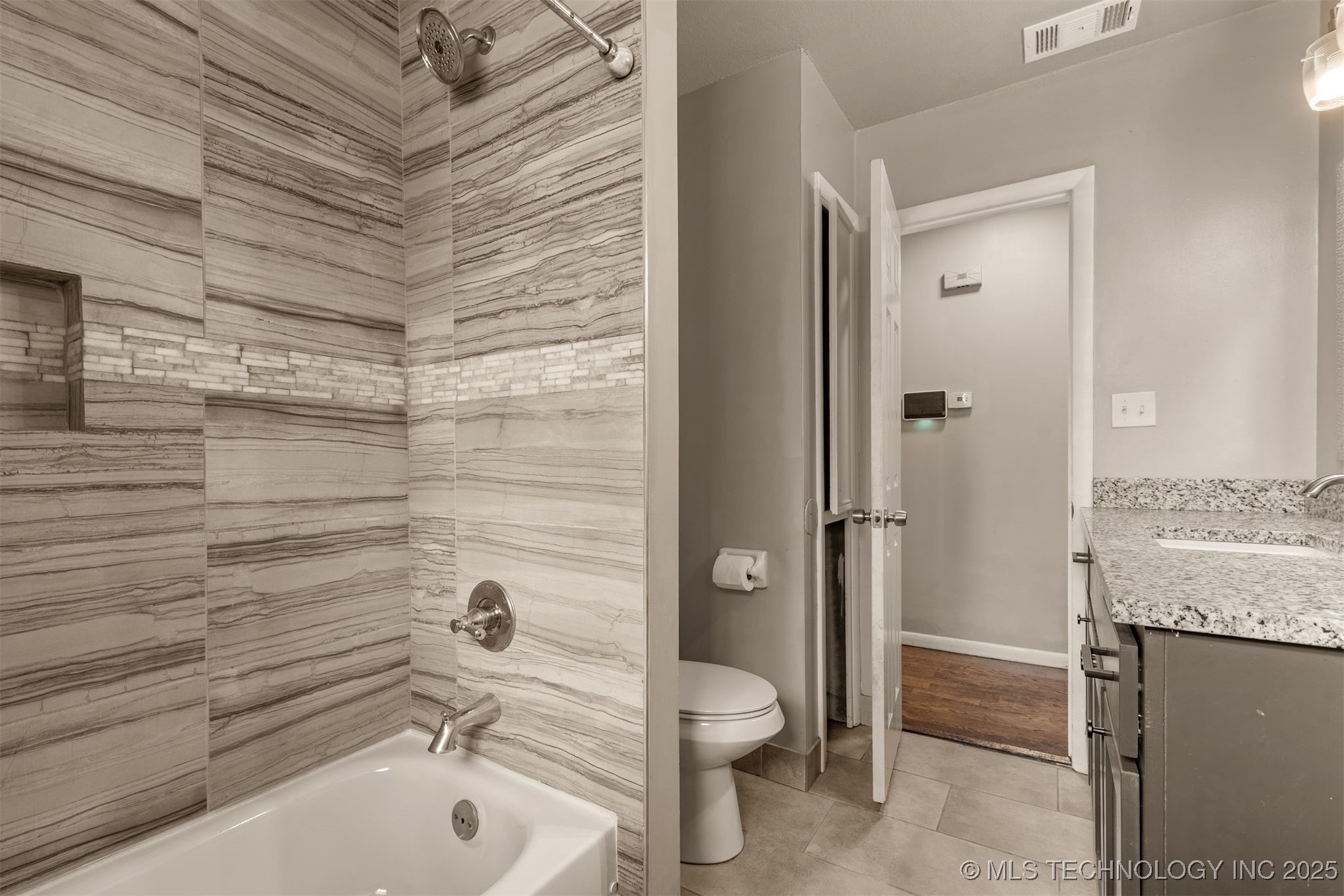 10704 E 26th Street Property Photo 10