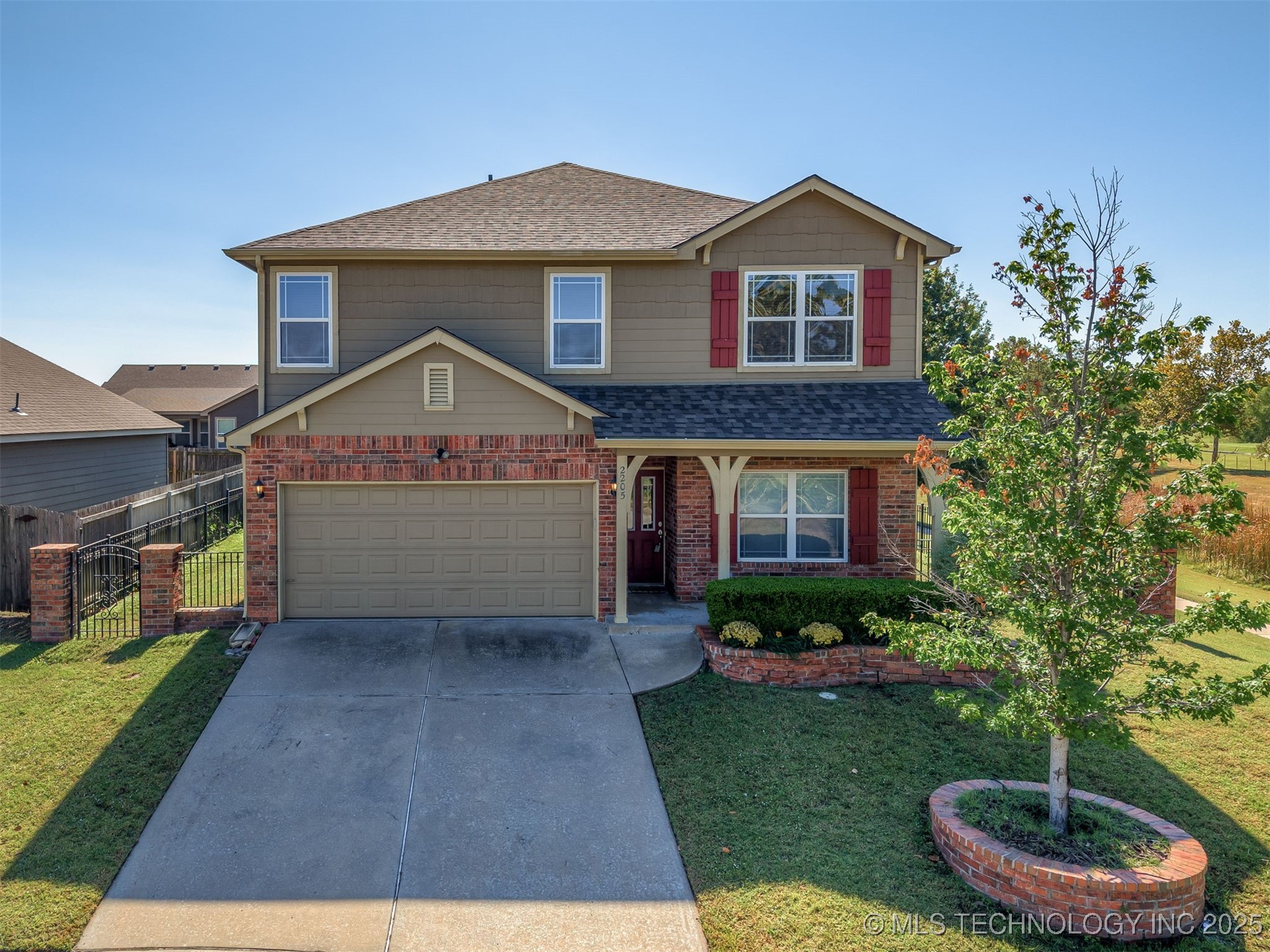 2205 E Fargo Street Property Photo 1