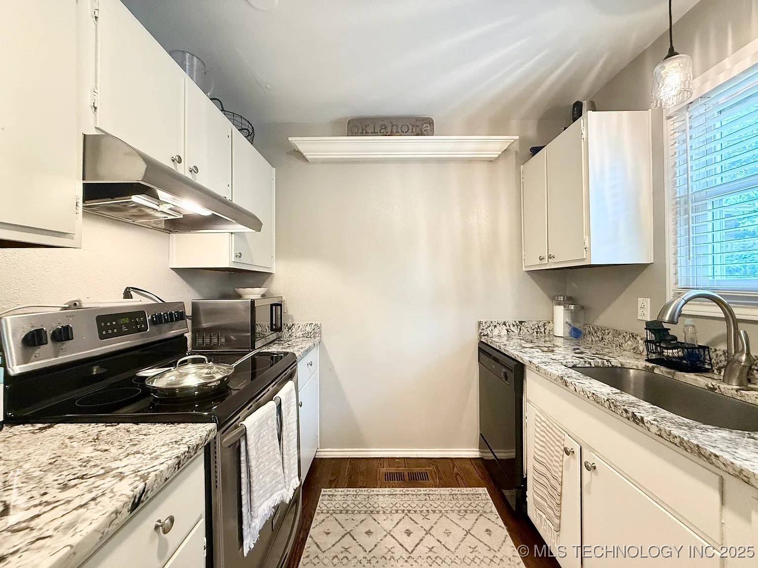 766 W 13th Street C-15 Property Photo 9