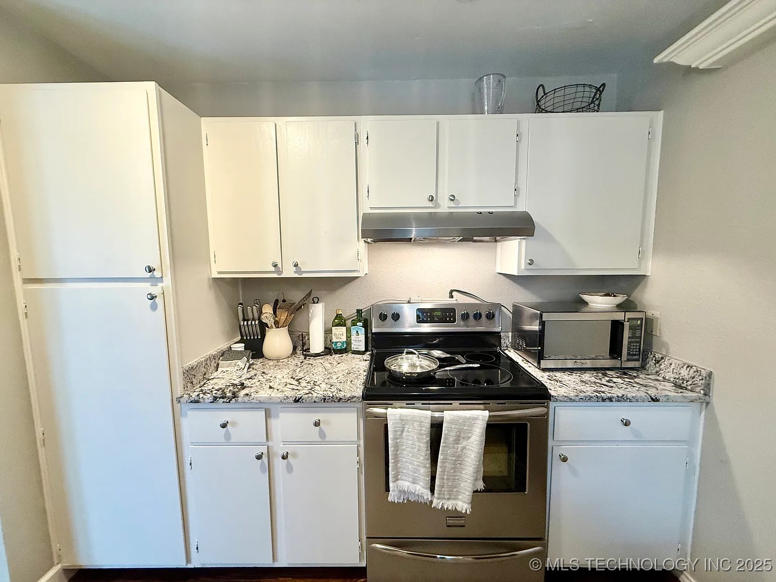 766 W 13th Street C-15 Property Photo 11