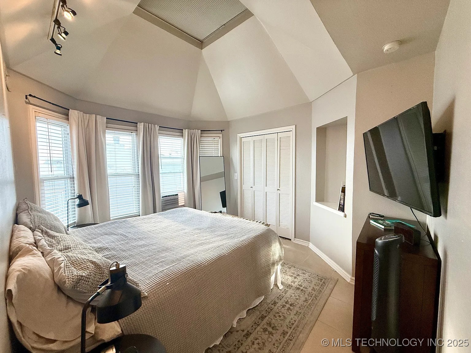 766 W 13th Street C-15 Property Photo 24