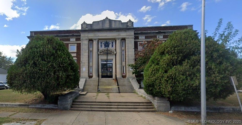 401 E Broadway Property Photo 2