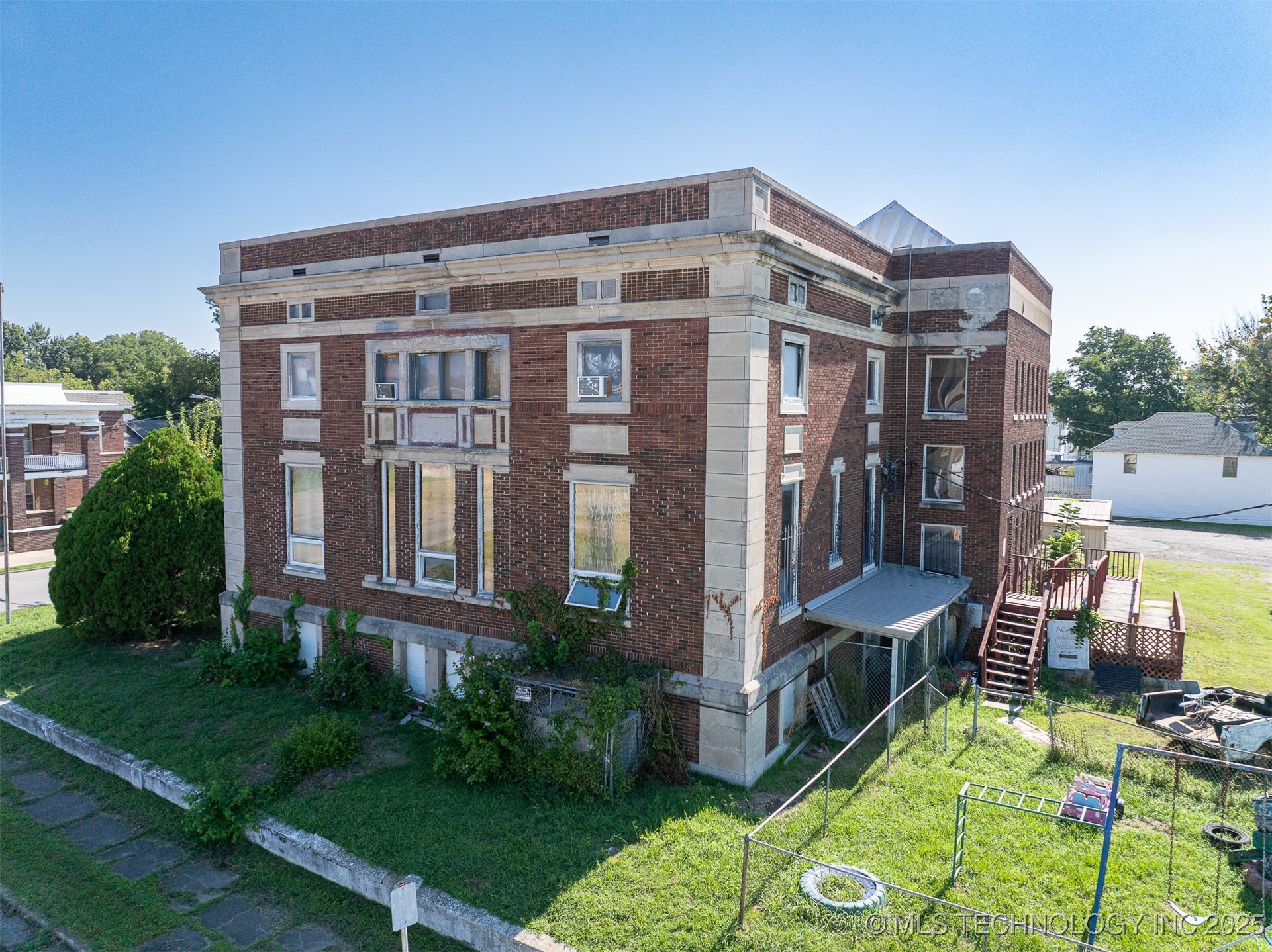 401 E Broadway Property Photo 6