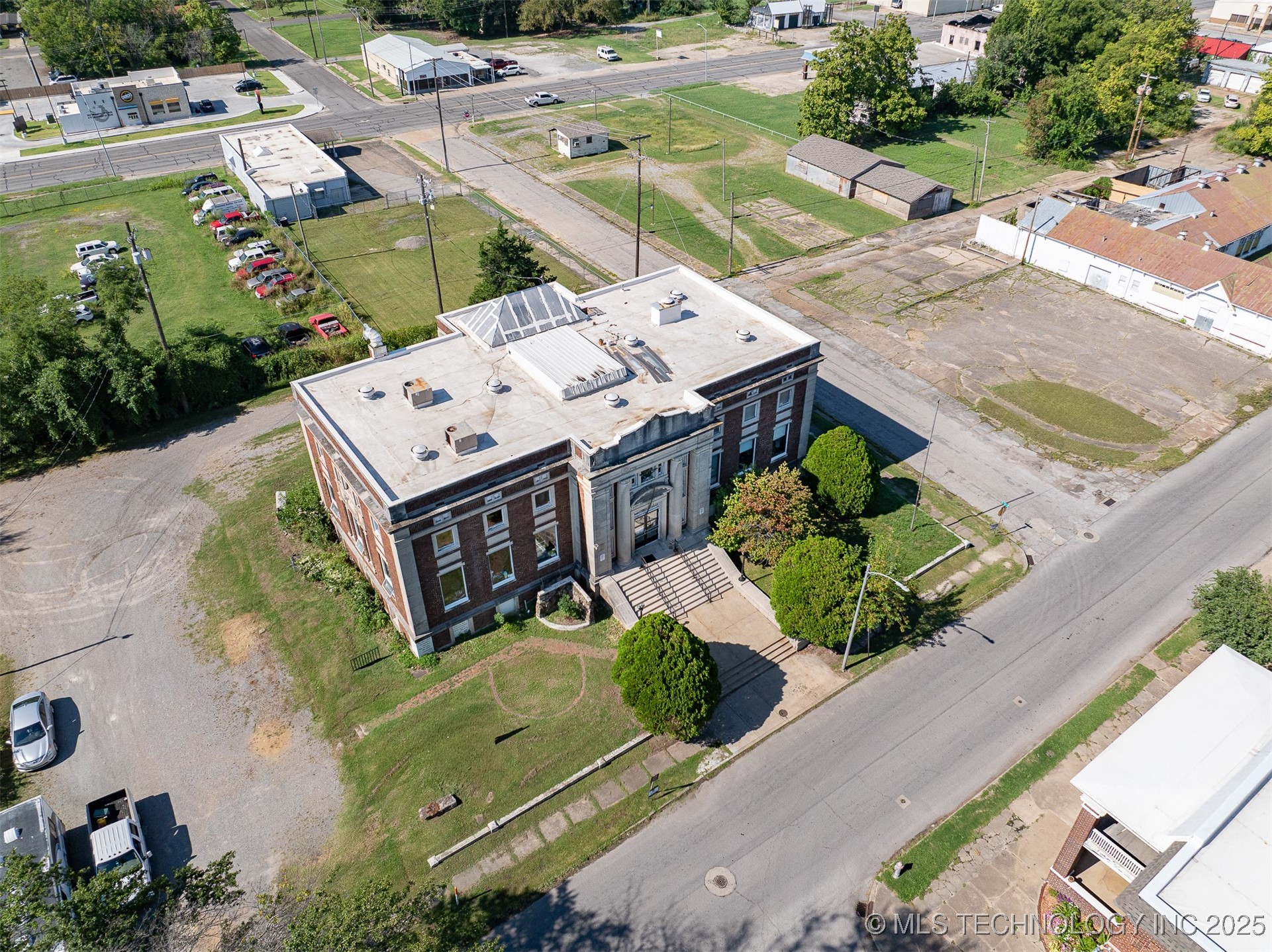 401 E Broadway Property Photo 7