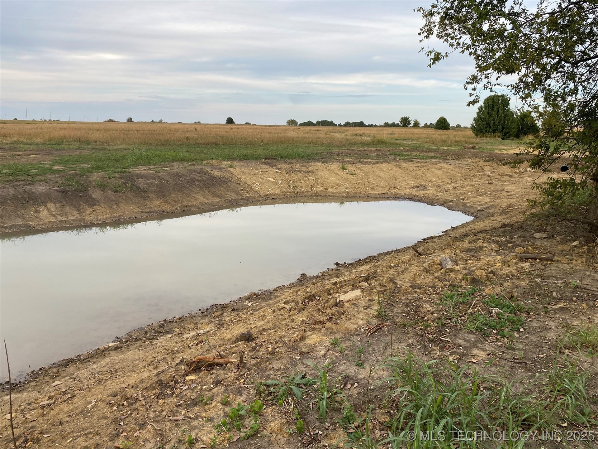 2121 N 1st Road Property Photo 1