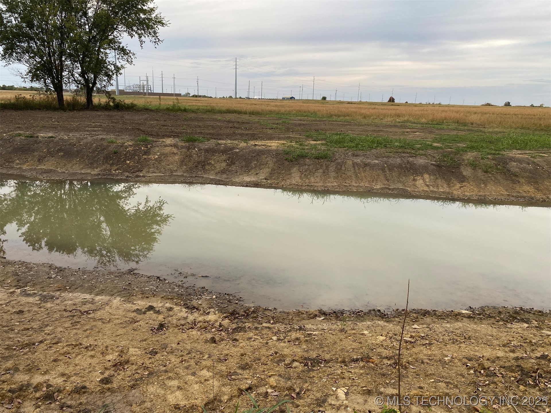 2121 N 1st Road Property Photo 3