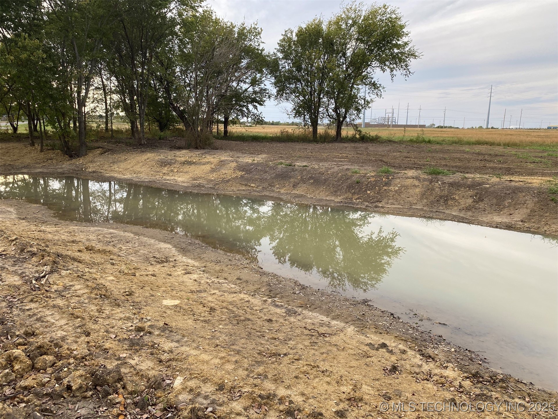 2121 N 1st Road Property Photo 4