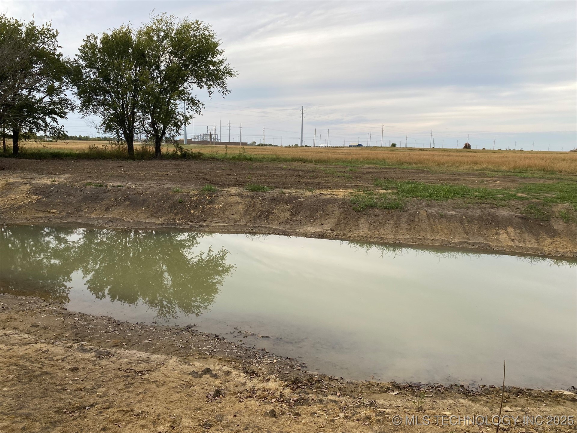 2121 N 1st Road Property Photo 5