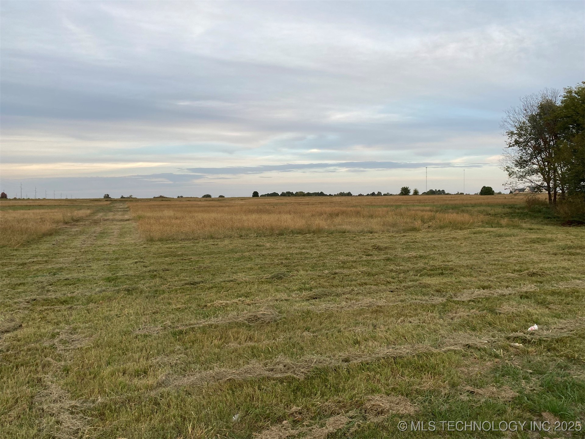 2121 N 1st Road Property Photo 9