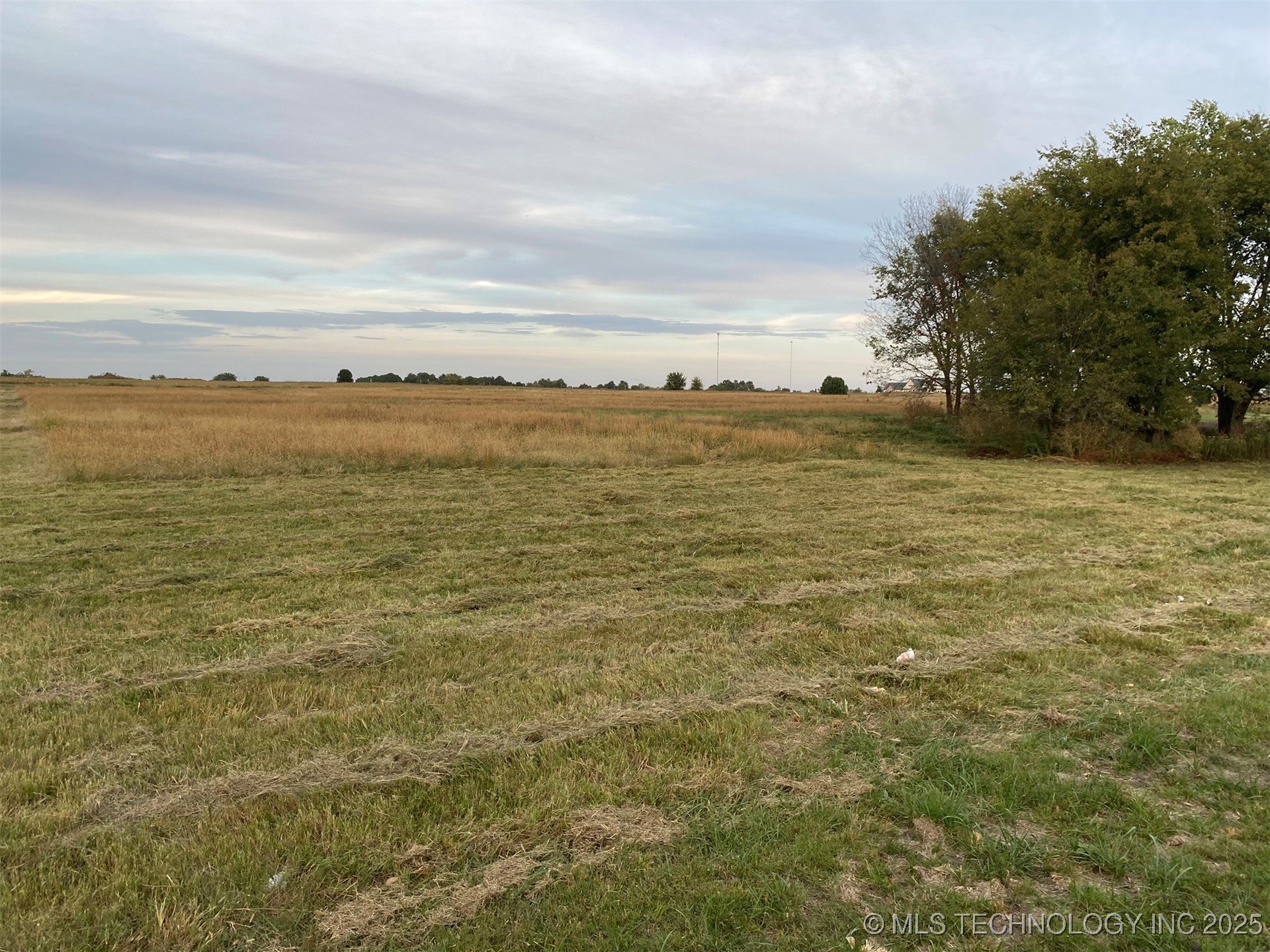 2121 N 1st Road Property Photo 10