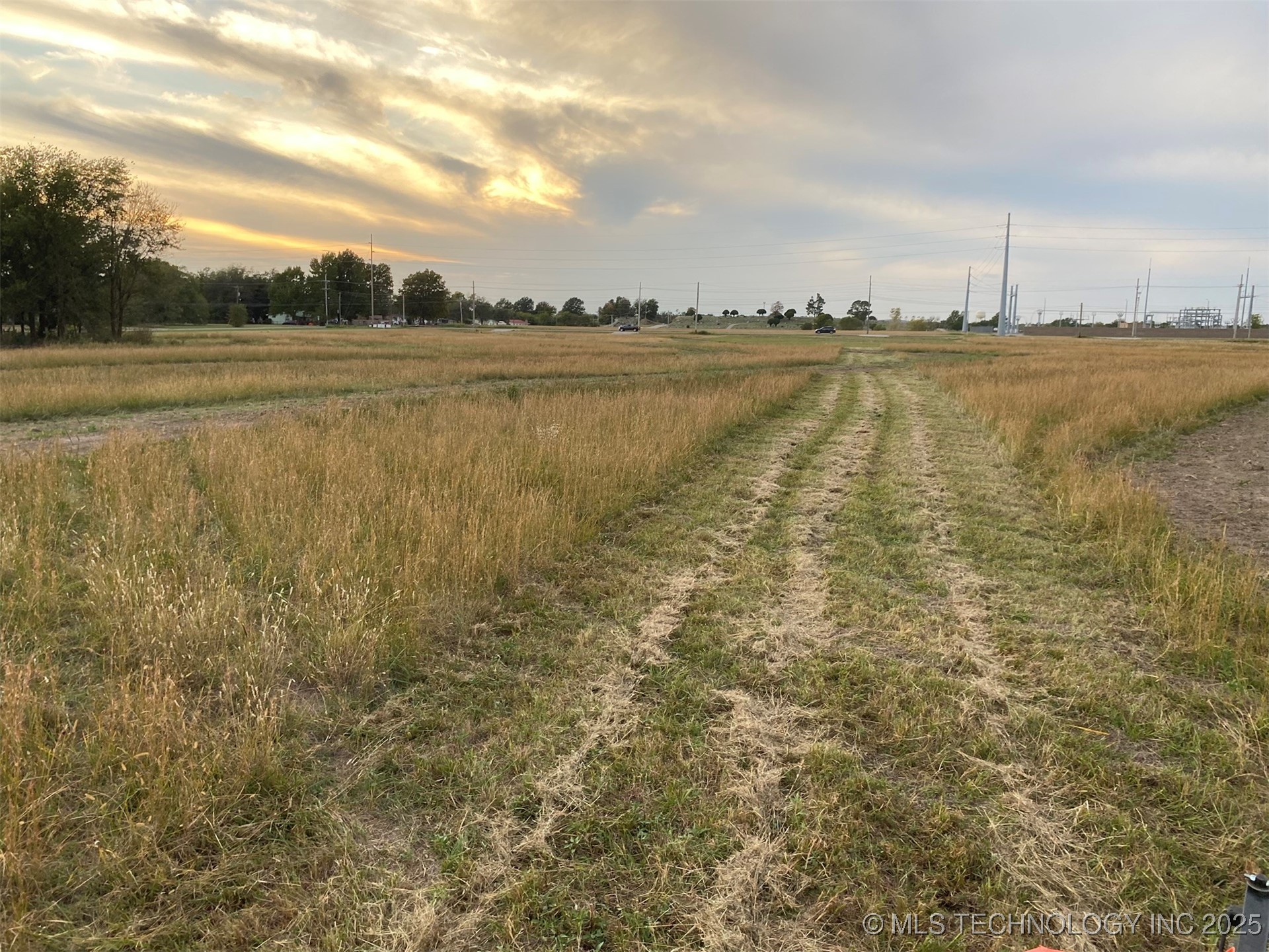 2121 N 1st Road Property Photo 12