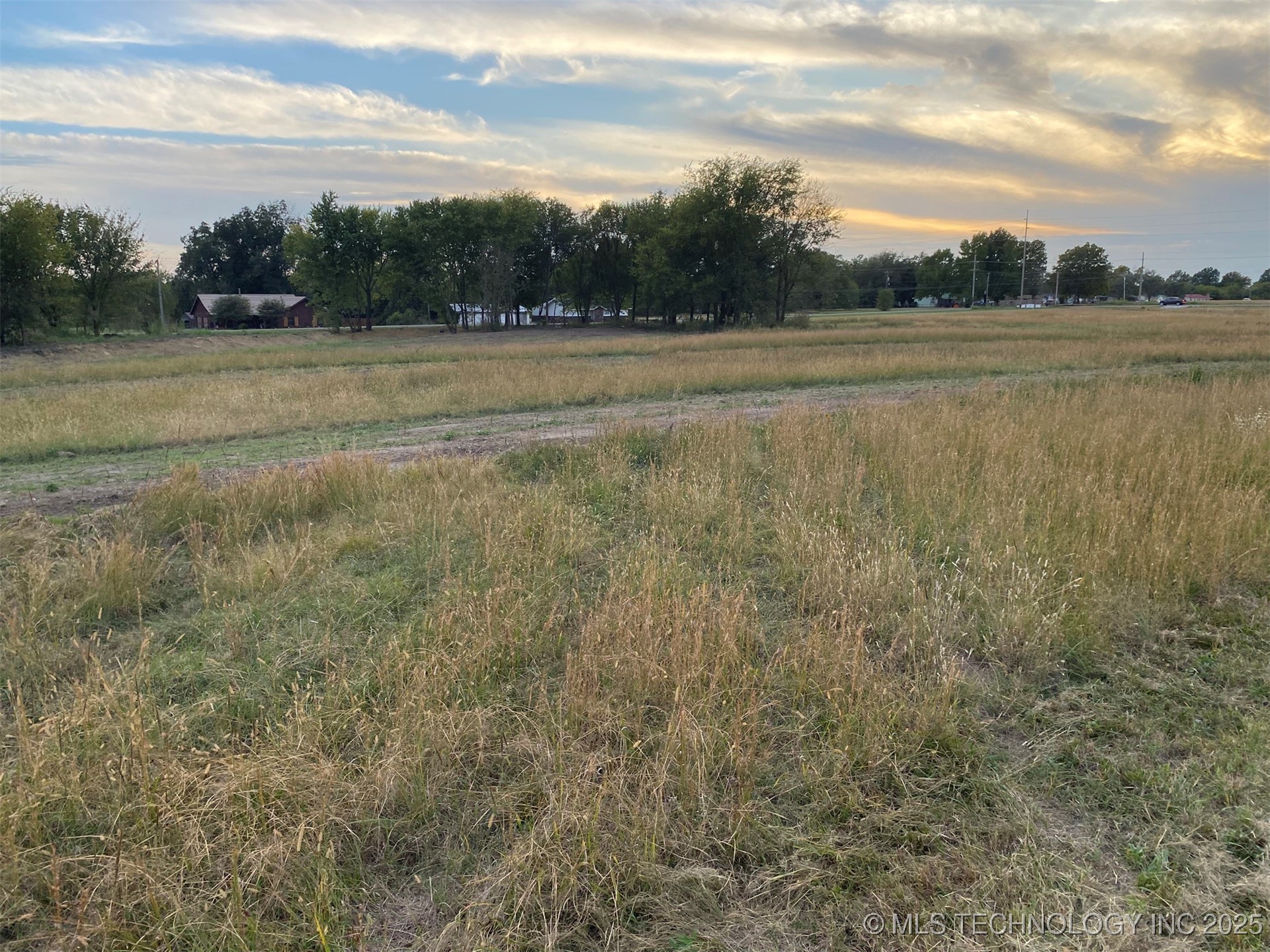 2121 N 1st Road Property Photo 14