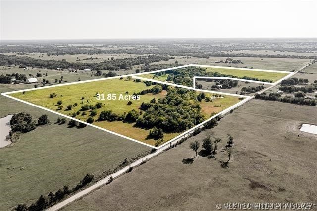 1978 E Davis Property Photo 2