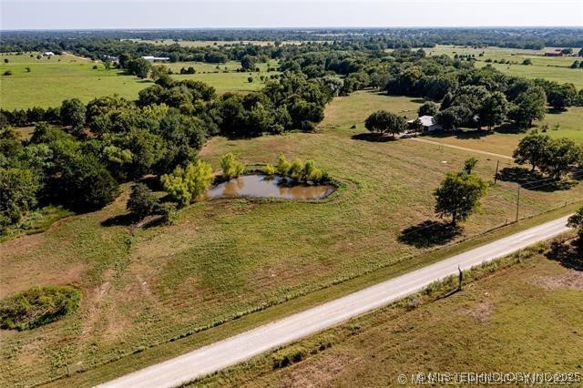 1978 E Davis Property Photo 3