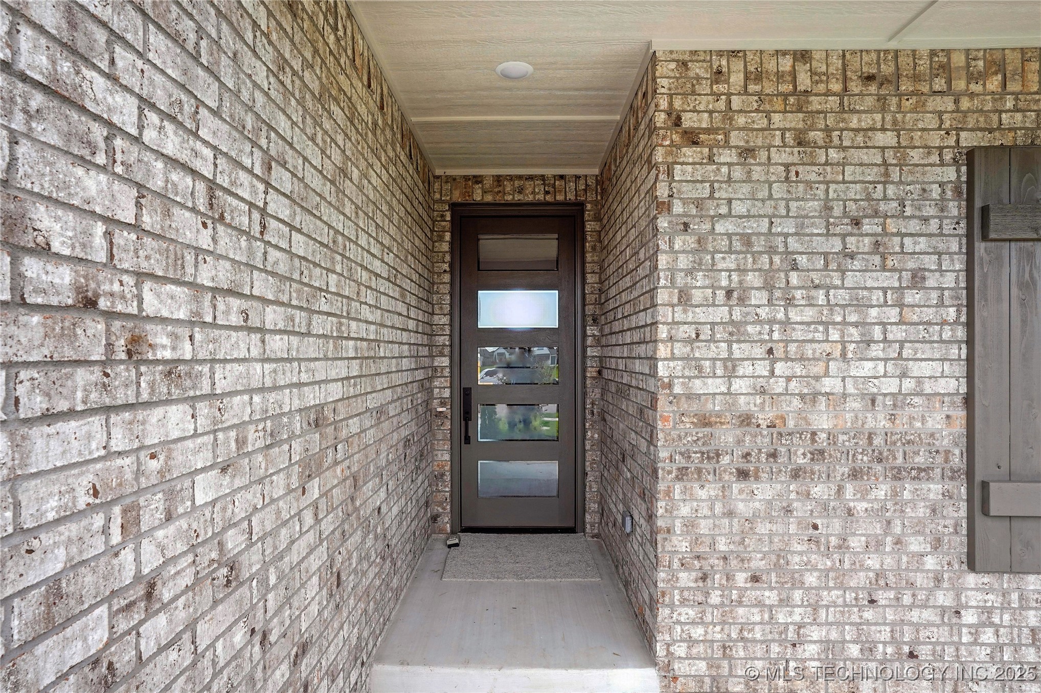 13656 S 21st Street E Property Photo 2