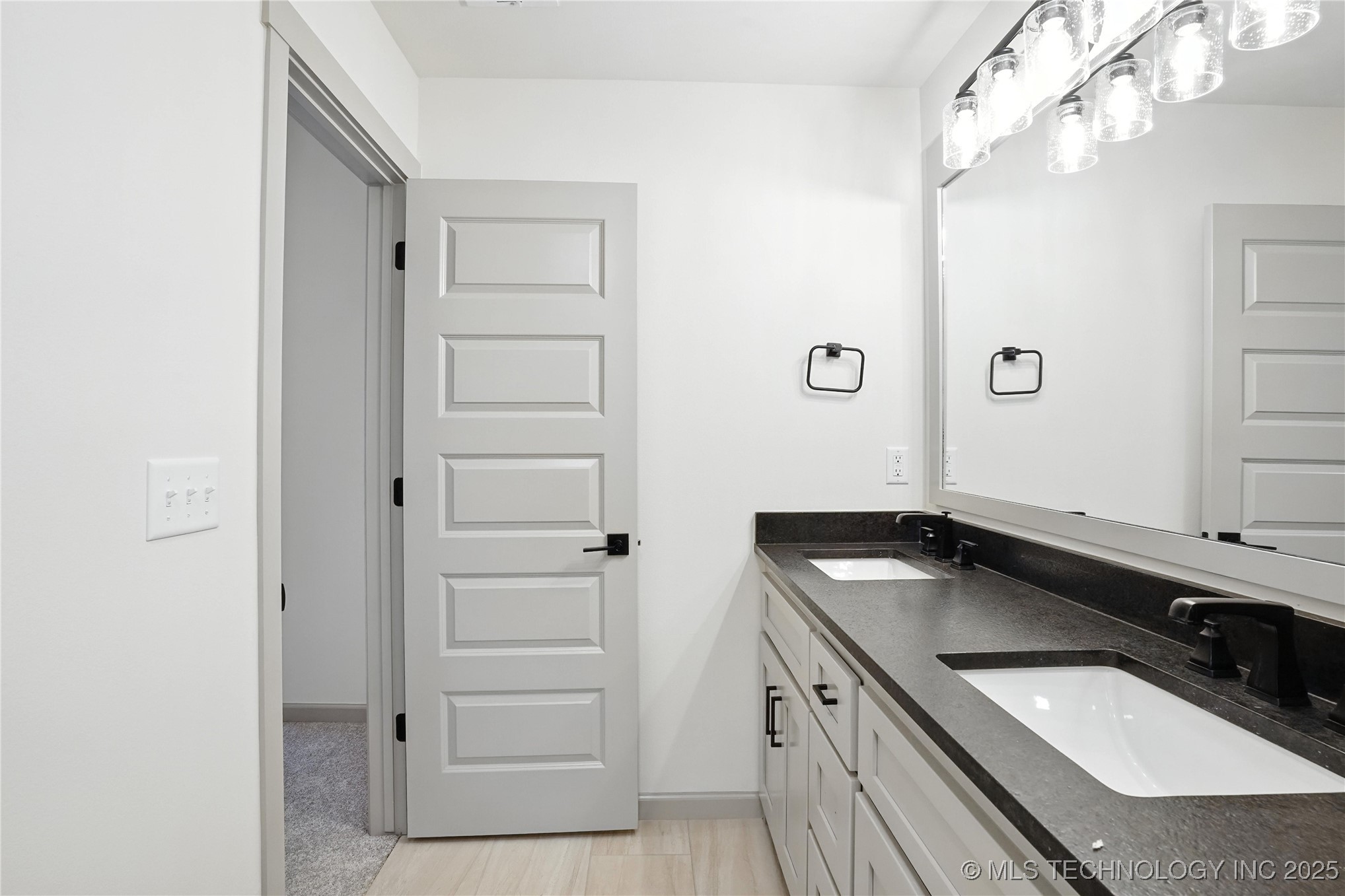 13656 S 21st Street E Property Photo 44