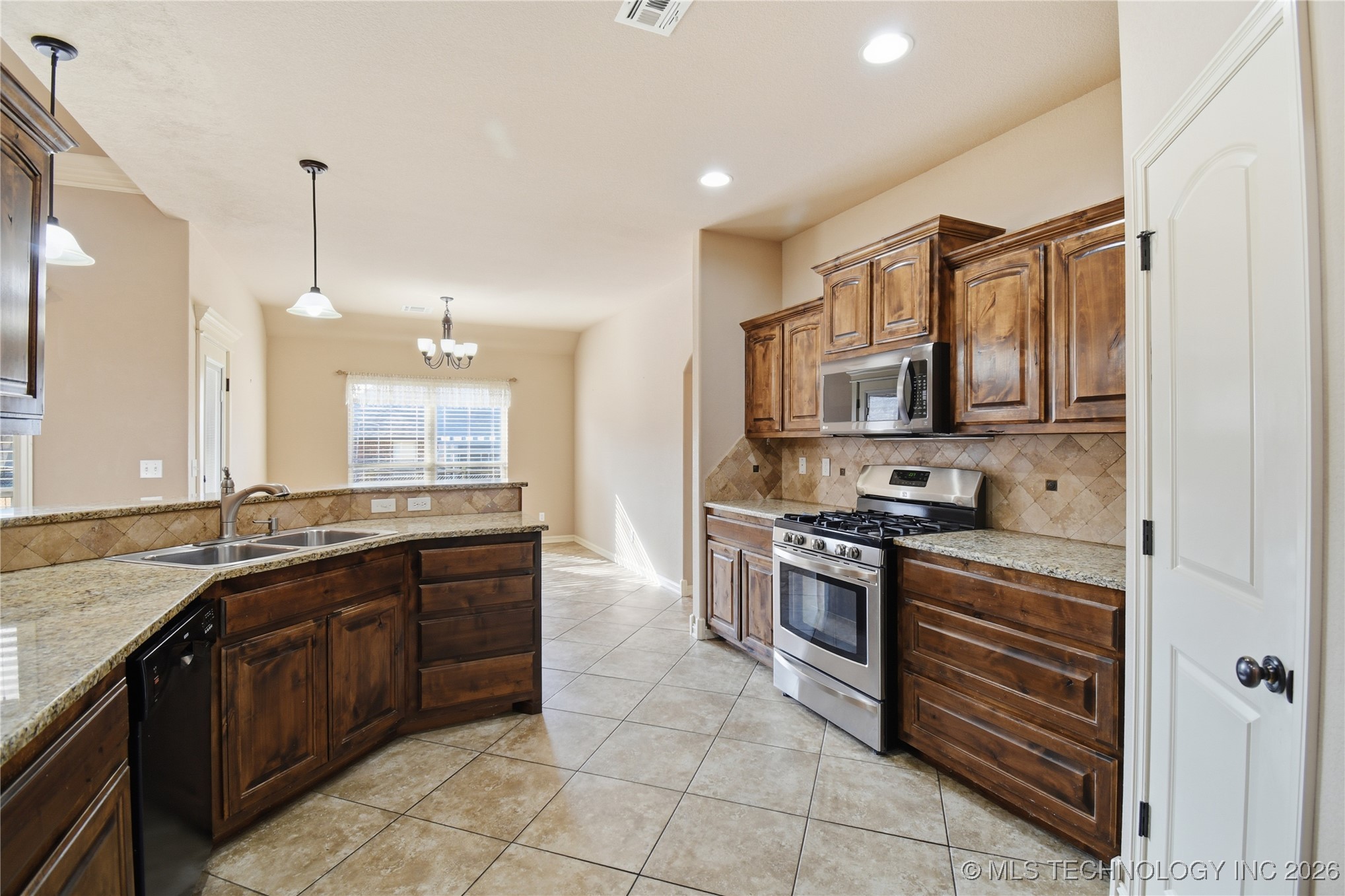 9408 N 96th East Avenue Property Photo 13