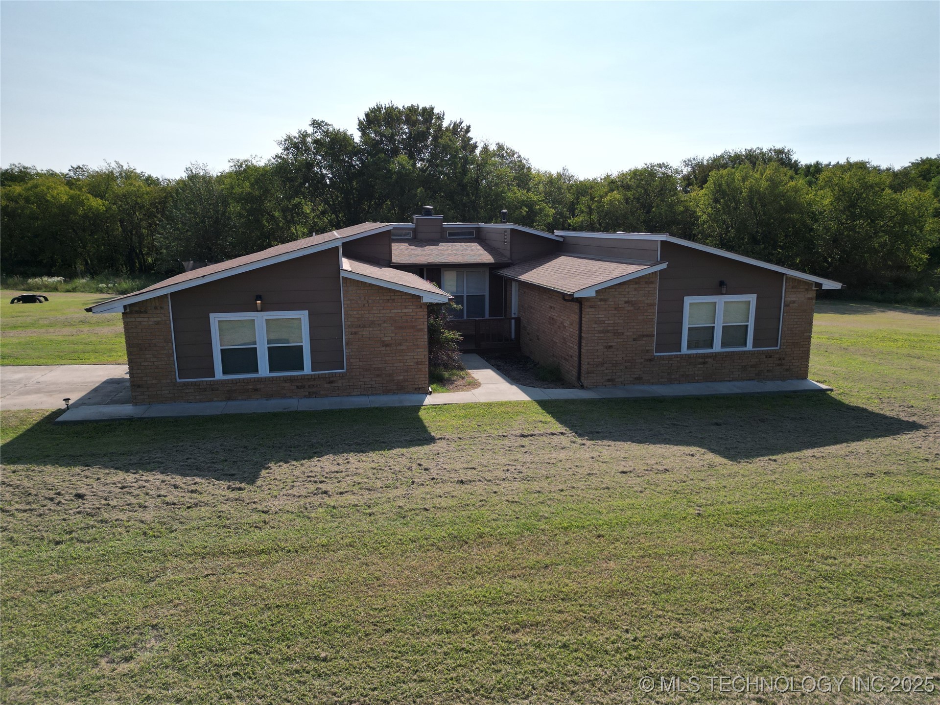 816 Boulder Drive Property Photo 1