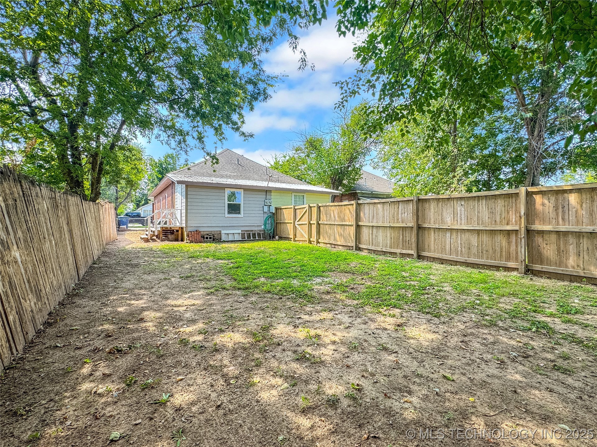 2739 W Cameron Street Property Photo 16