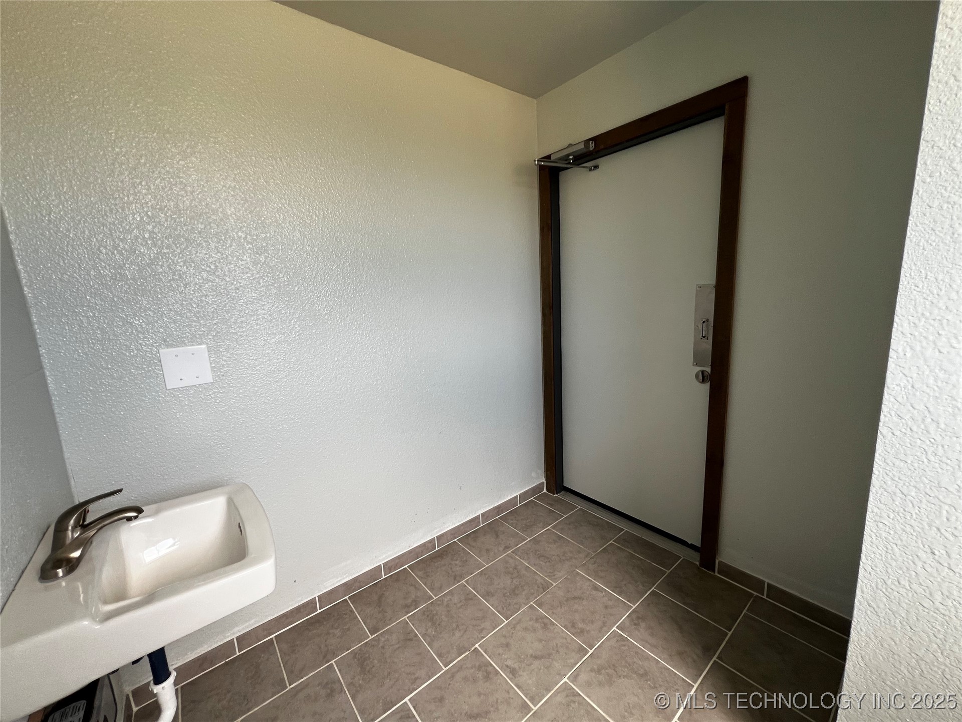 170 S Ohio Property Photo 20