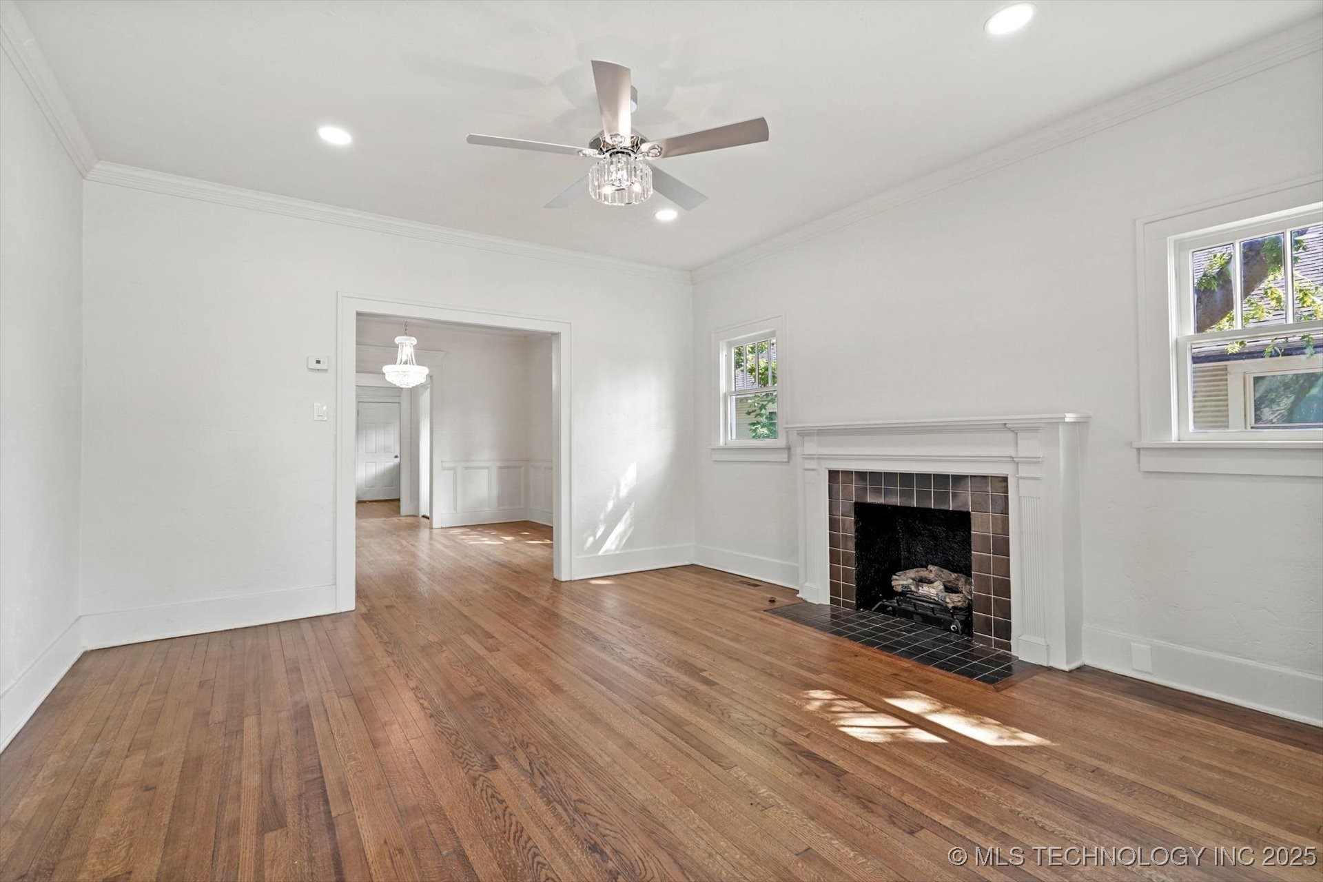 2617 E 10th Street Property Photo 4