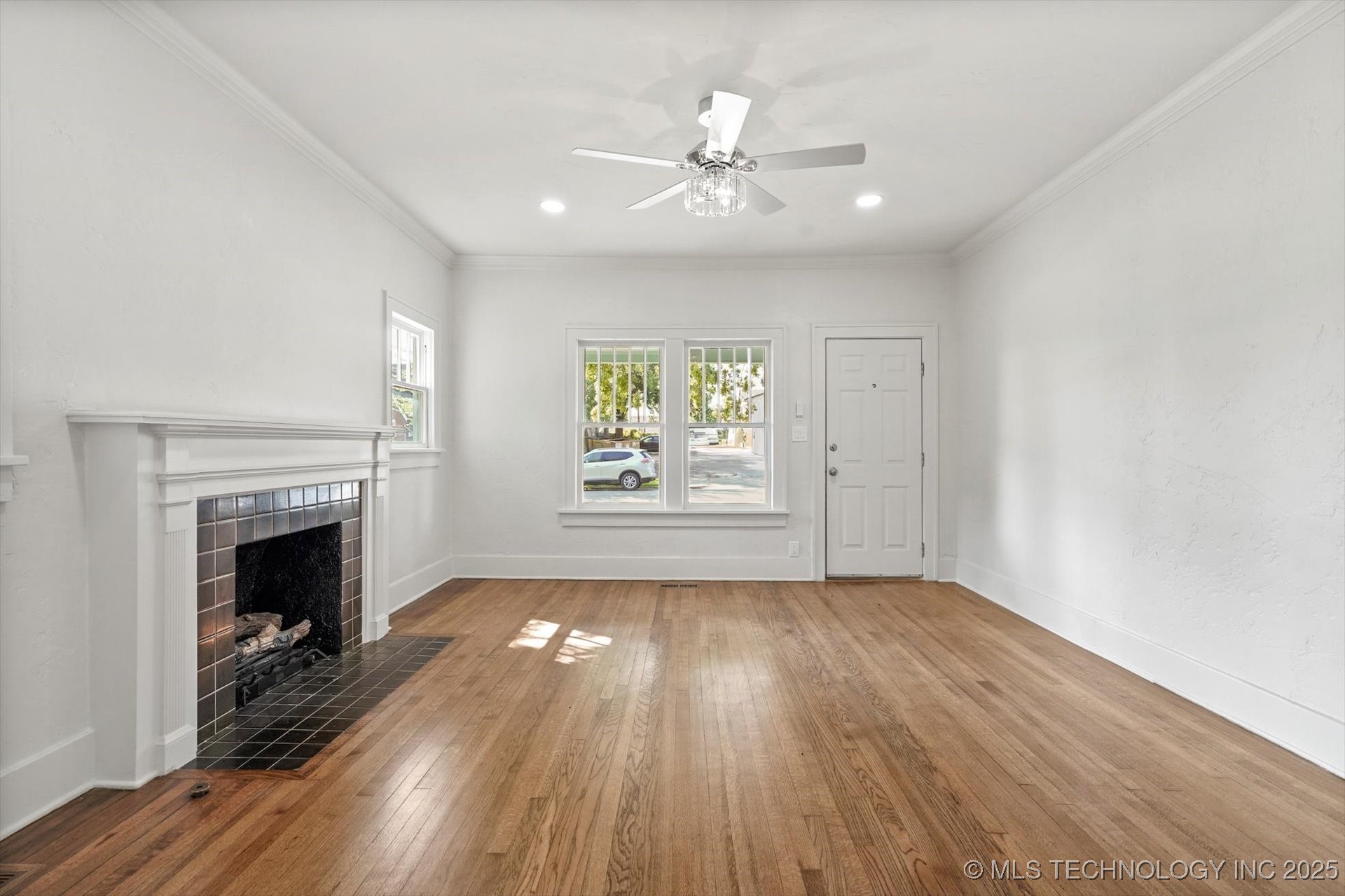 2617 E 10th Street Property Photo 5