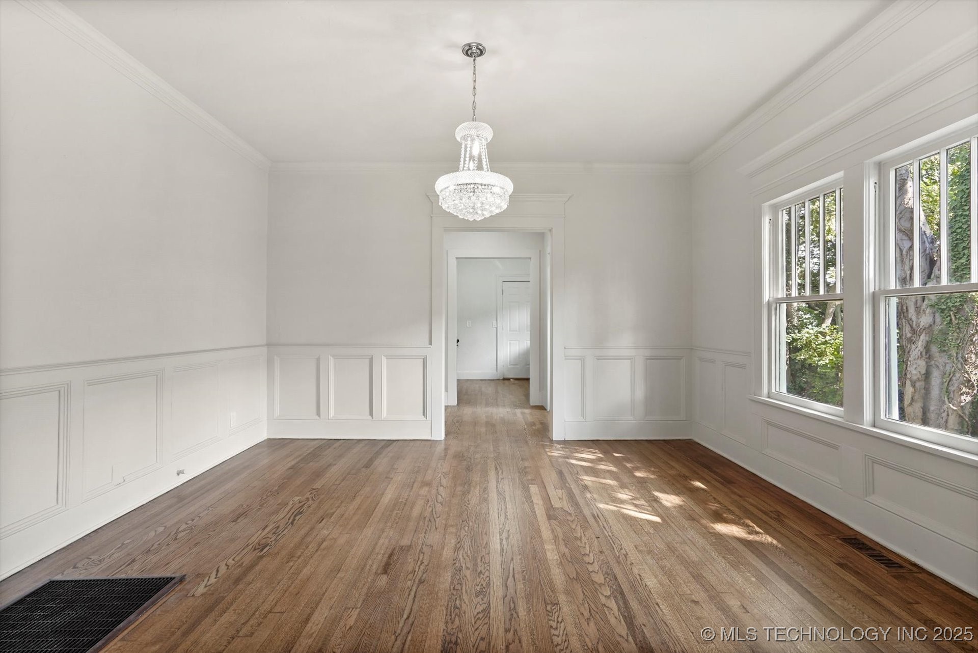 2617 E 10th Street Property Photo 7