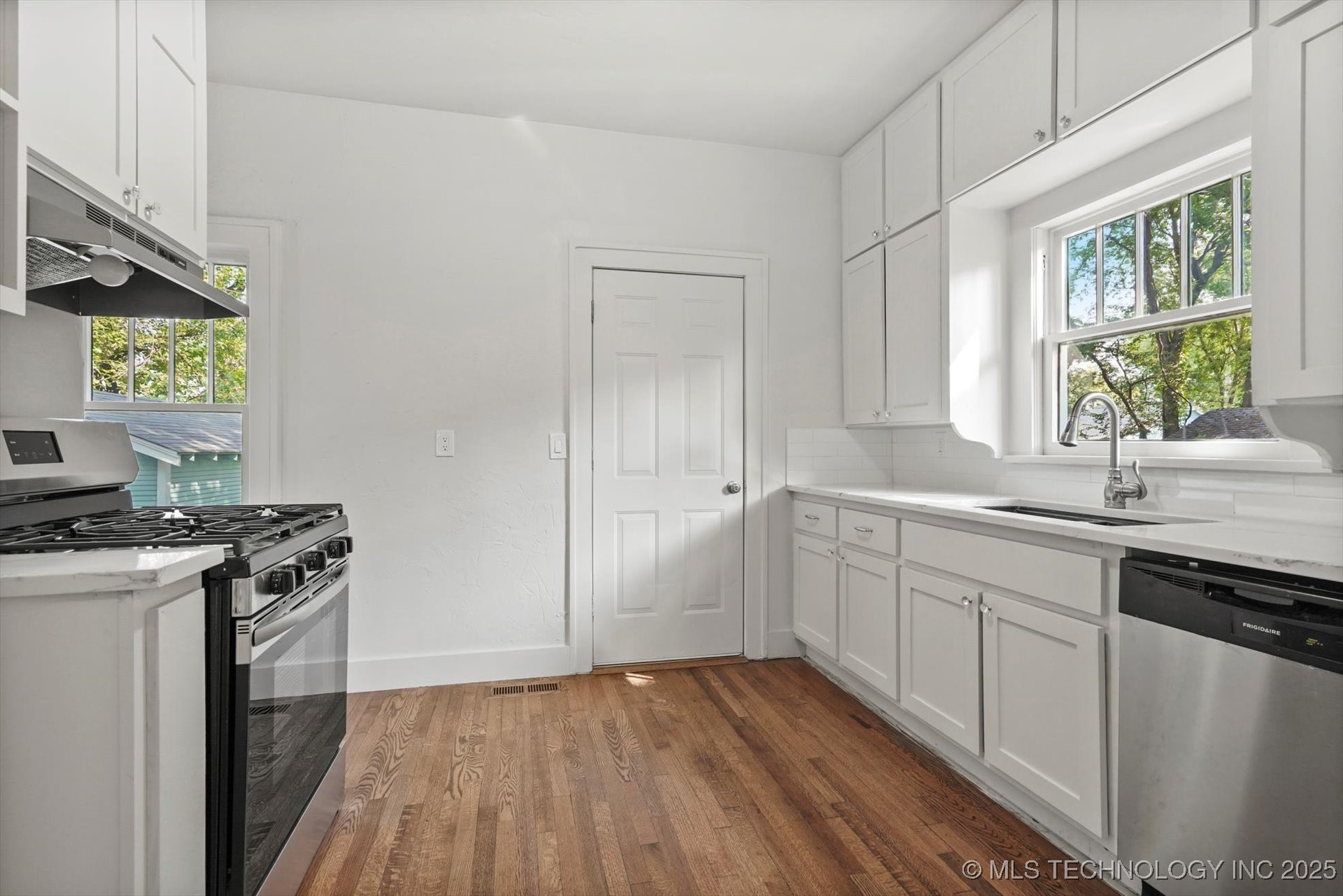 2617 E 10th Street Property Photo 14