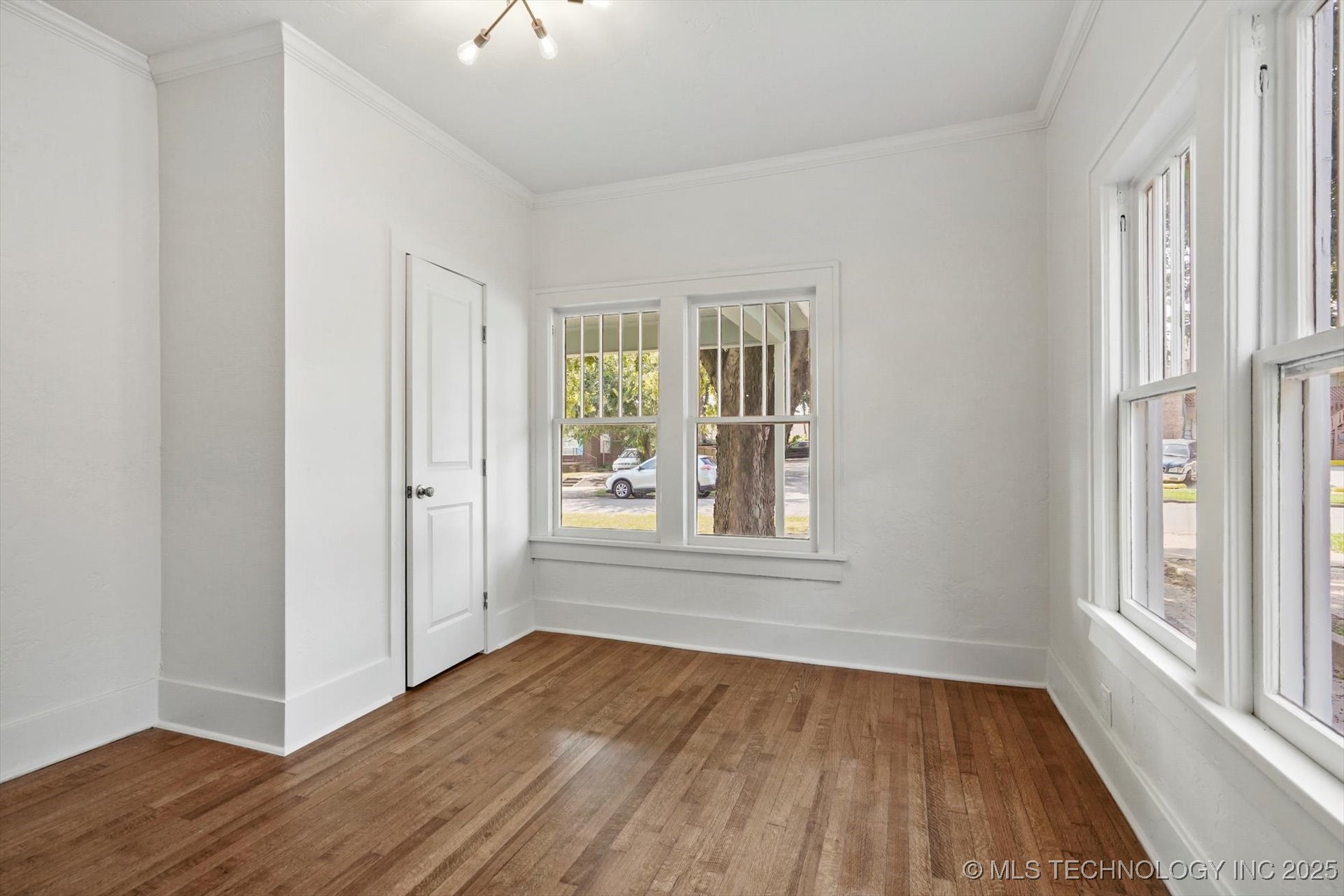 2617 E 10th Street Property Photo 18