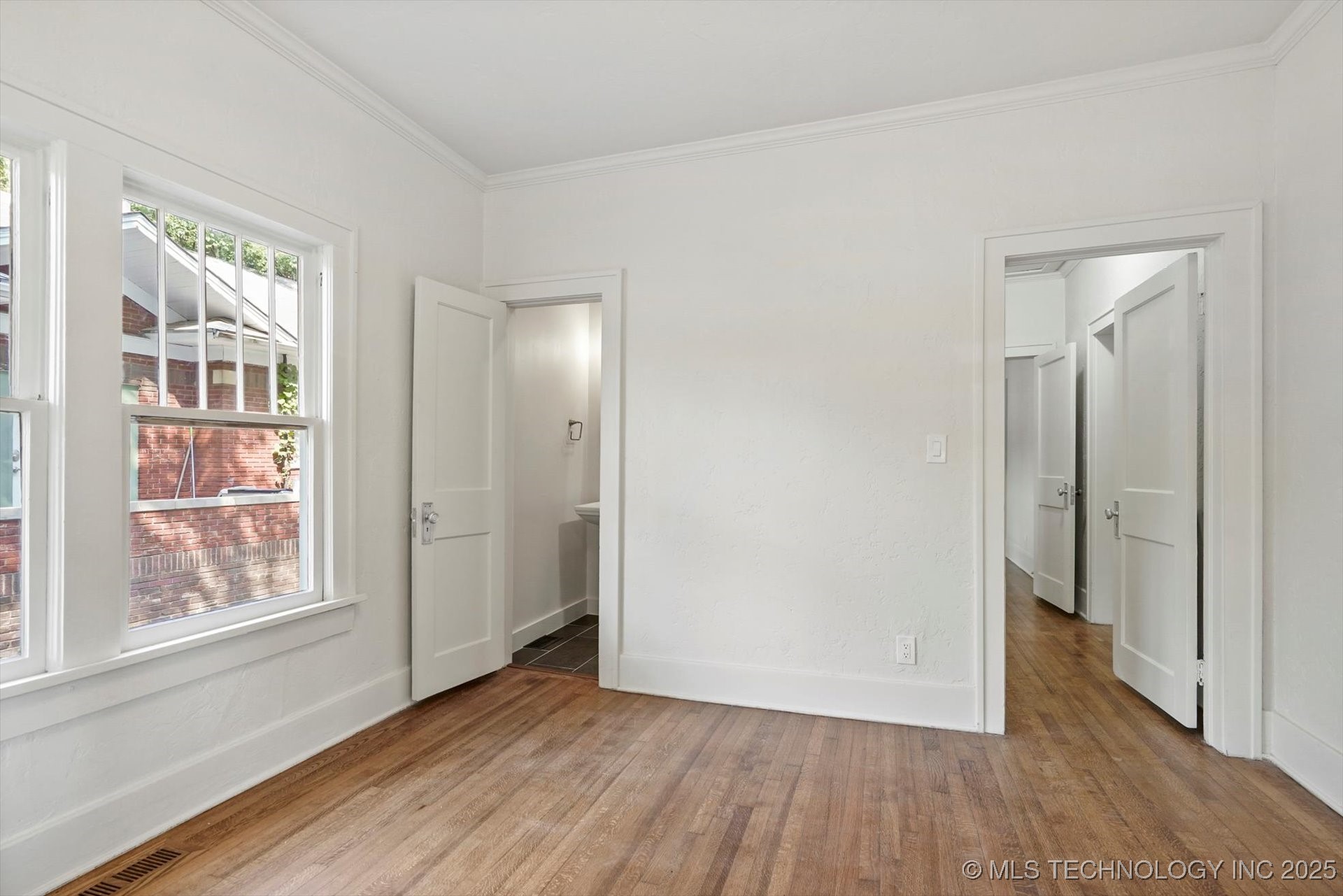 2617 E 10th Street Property Photo 20