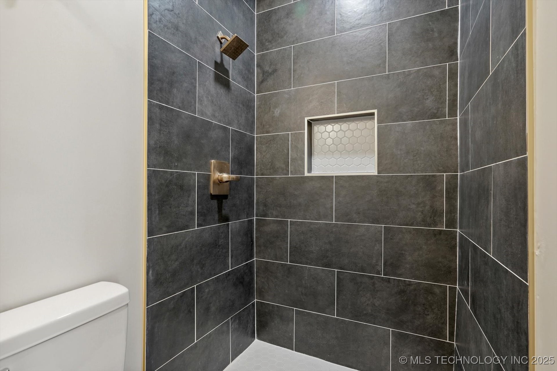 2617 E 10th Street Property Photo 22