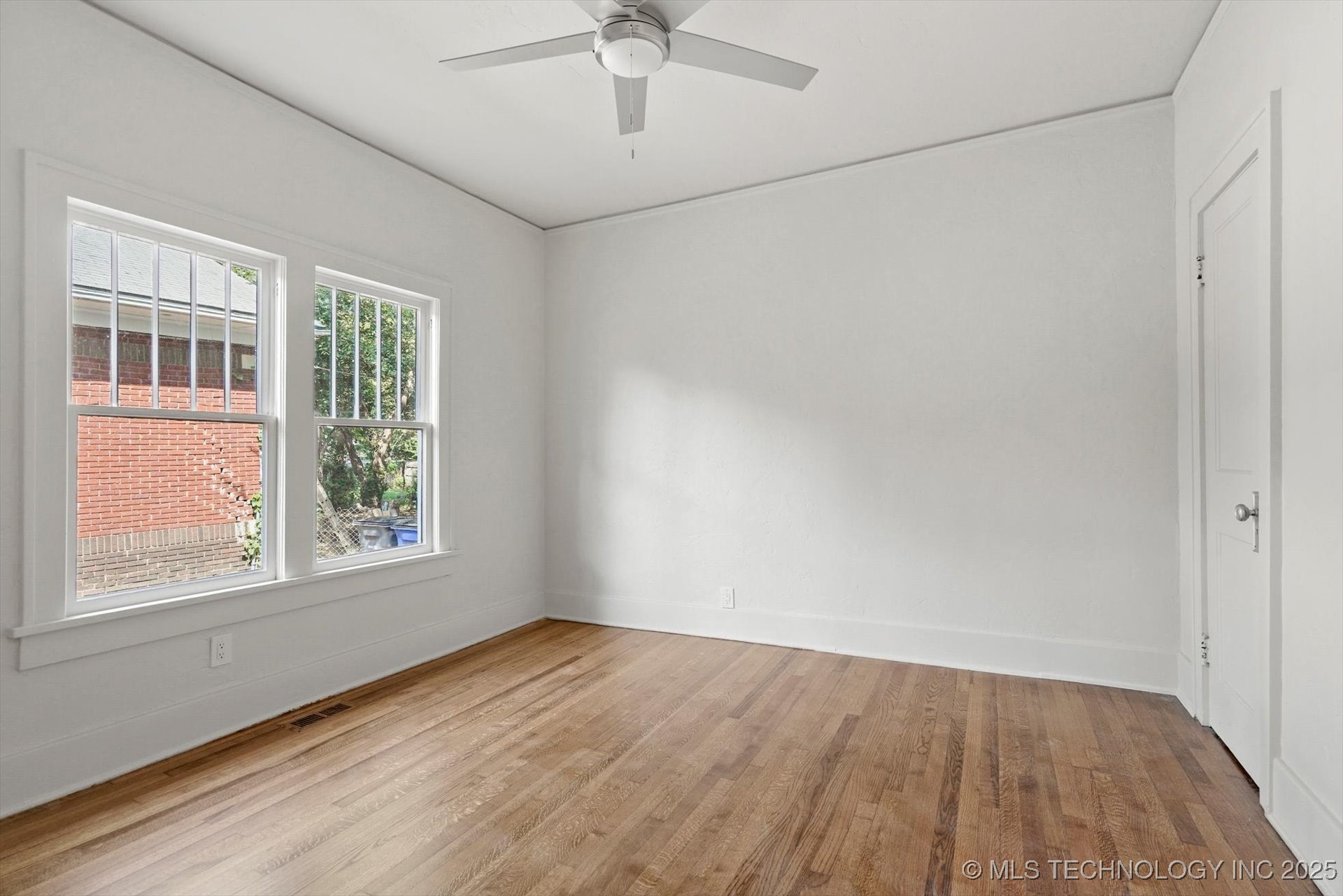 2617 E 10th Street Property Photo 23