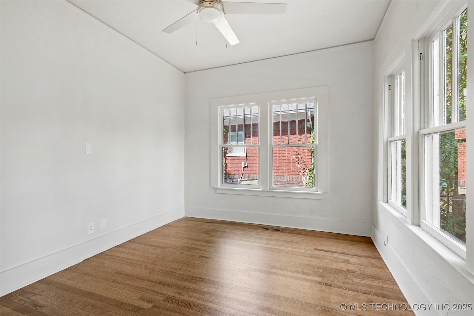 2617 E 10th Street Property Photo 27