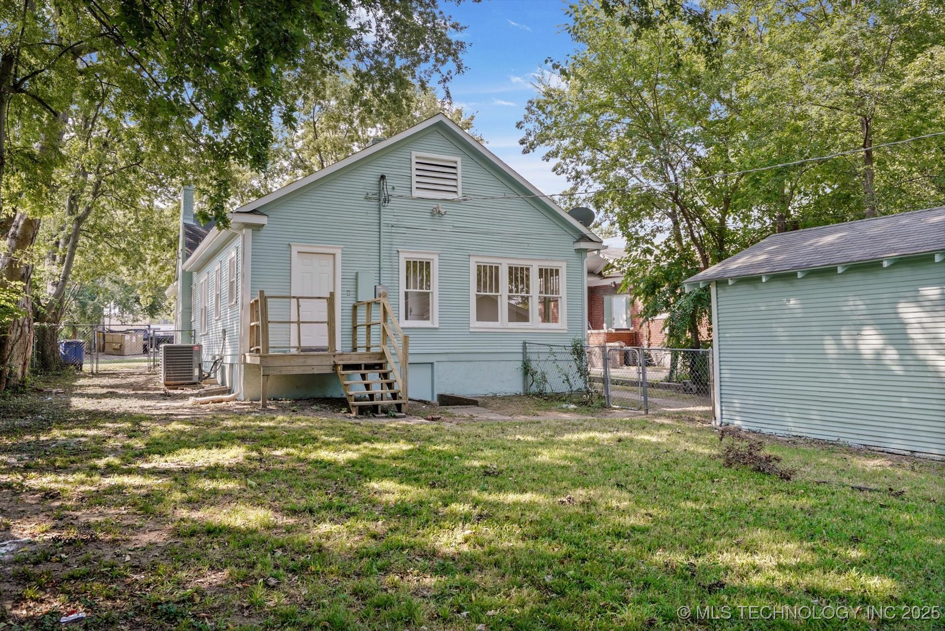 2617 E 10th Street Property Photo 30