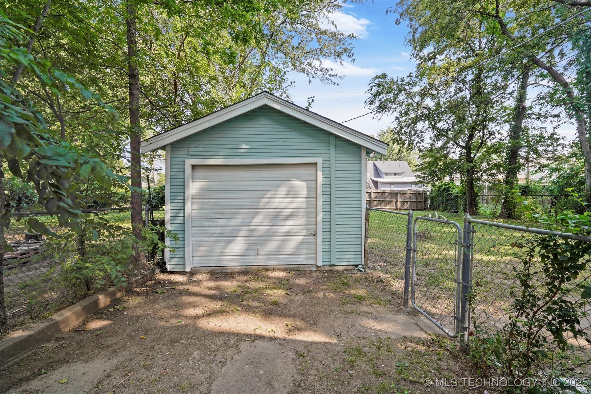 2617 E 10th Street Property Photo 32