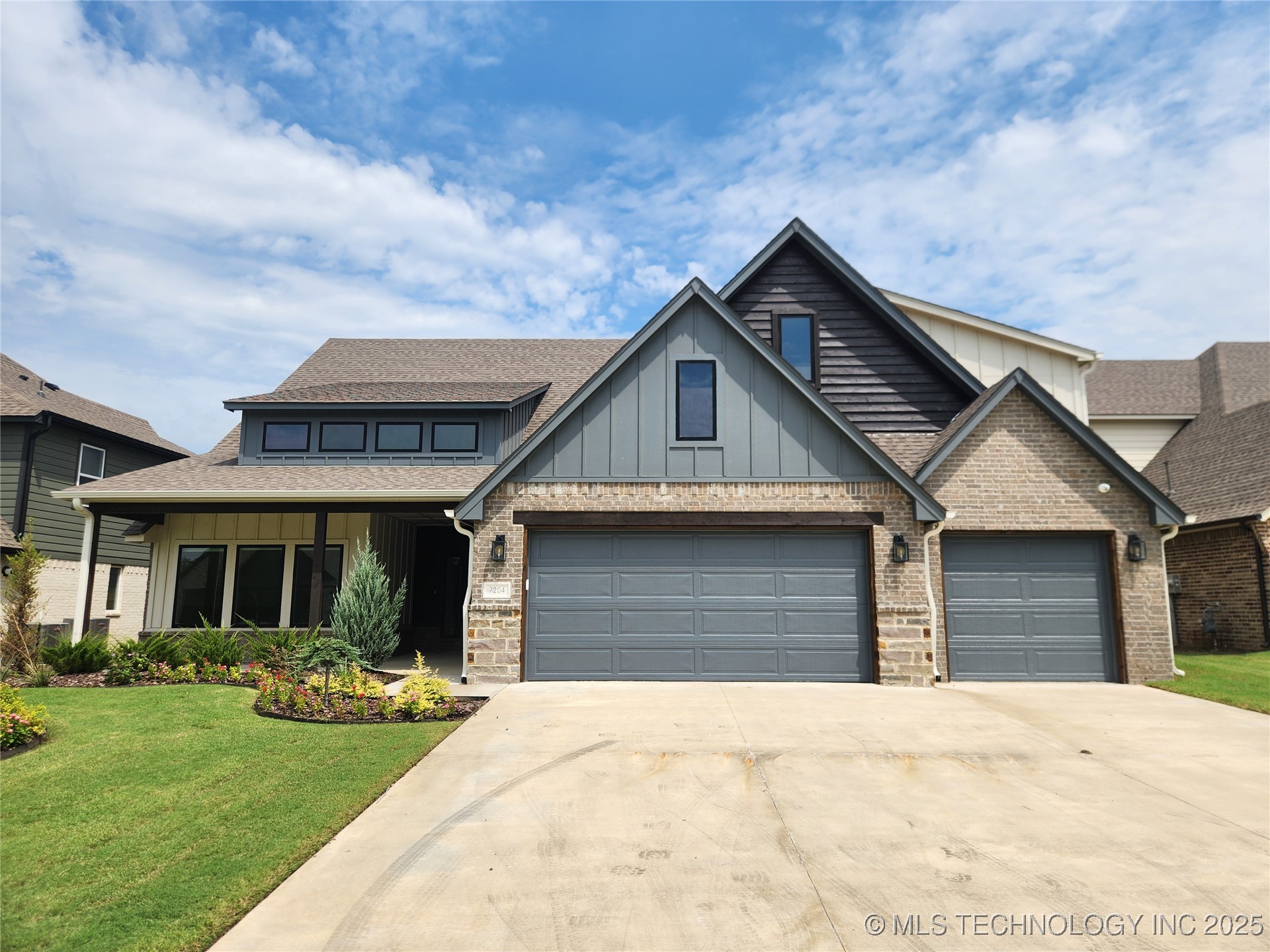 7204 E Oakland Street Property Photo 1