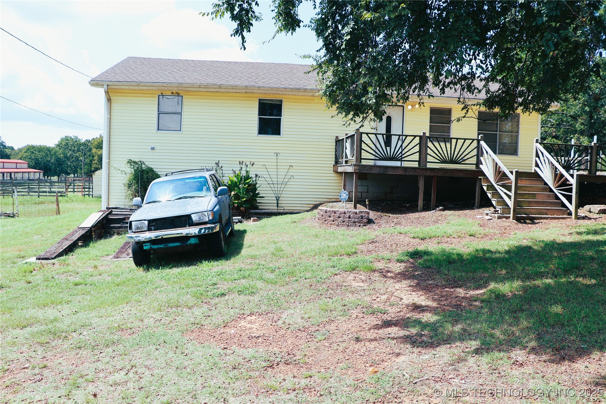1800 S Gray Street Property Photo 2