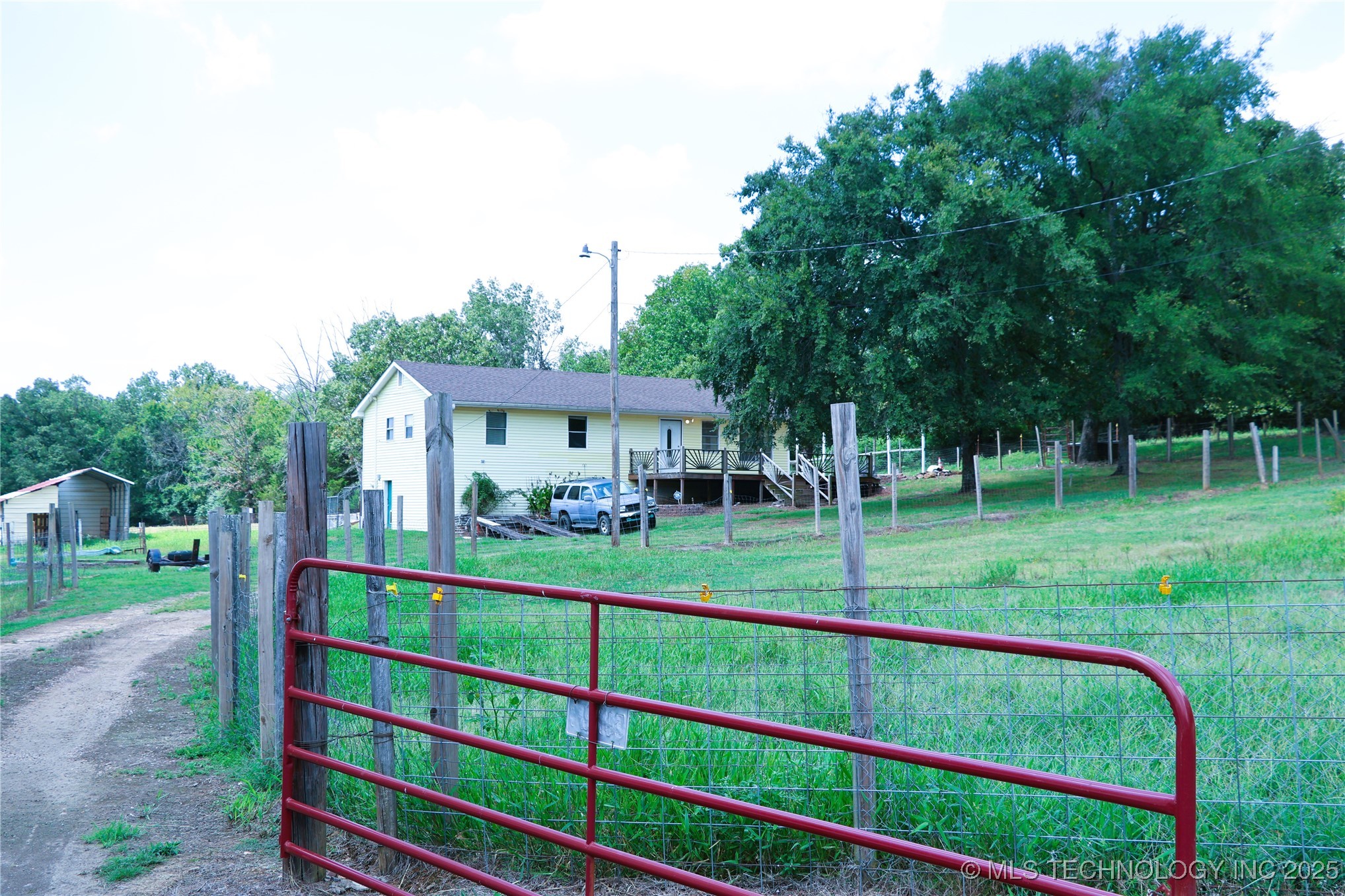 1800 S Gray Street Property Photo 3