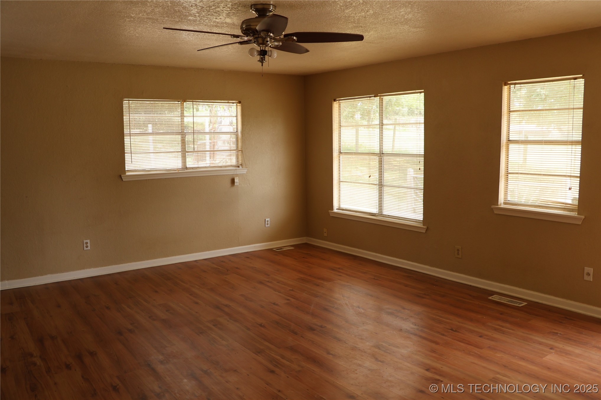 1800 S Gray Street Property Photo 10