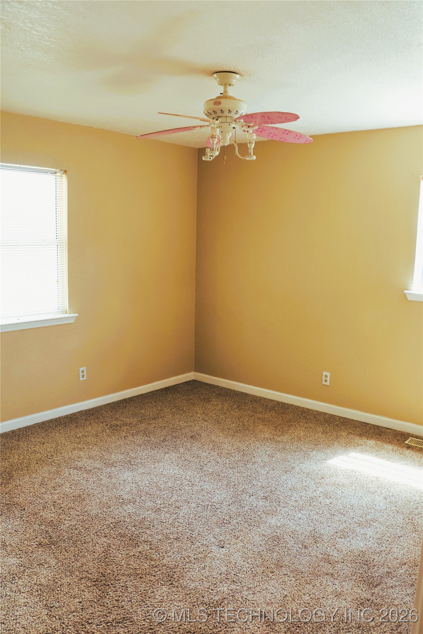 1800 S Gray Street Property Photo 17