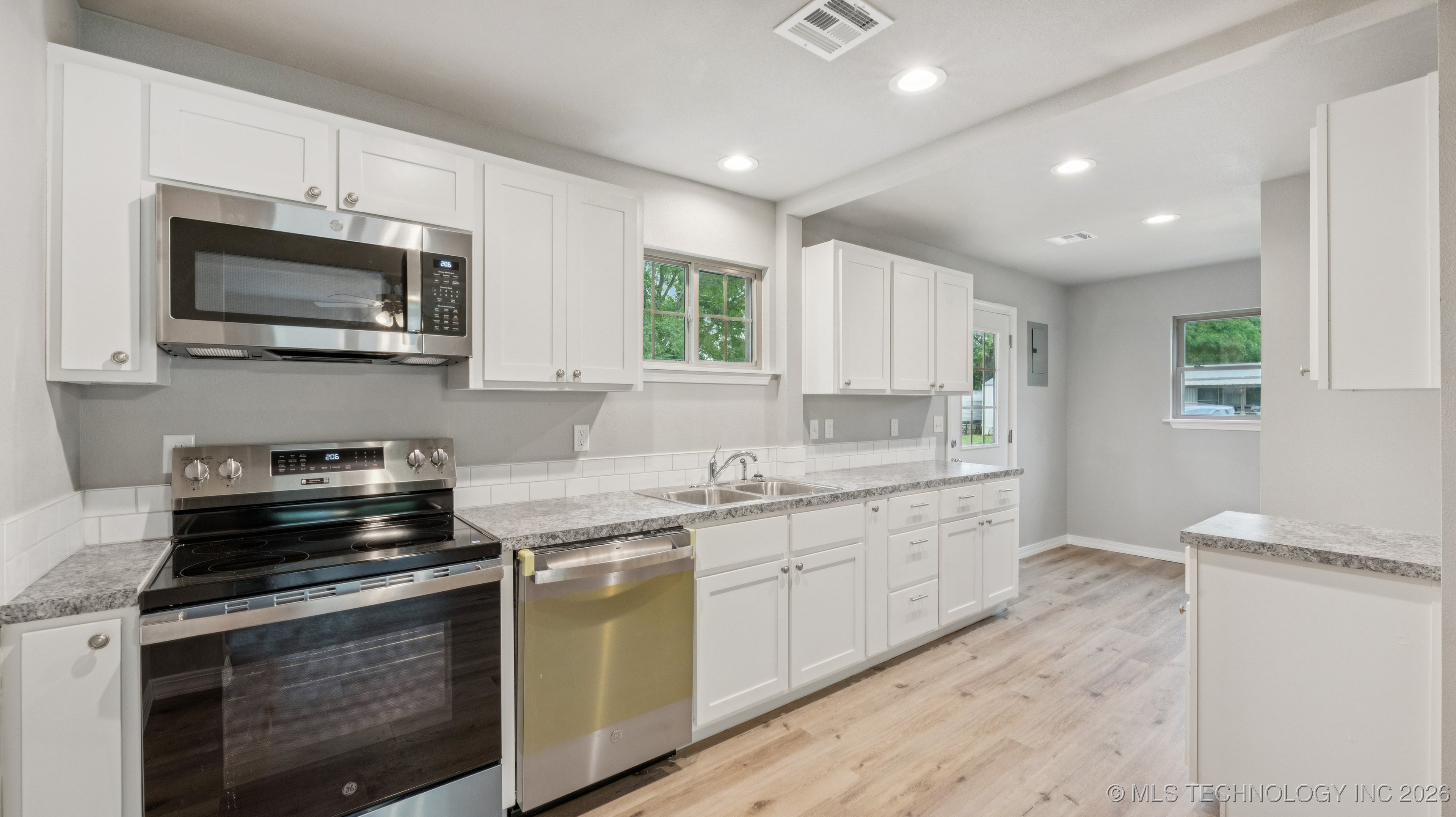 703 S Wood Avenue Property Photo 5