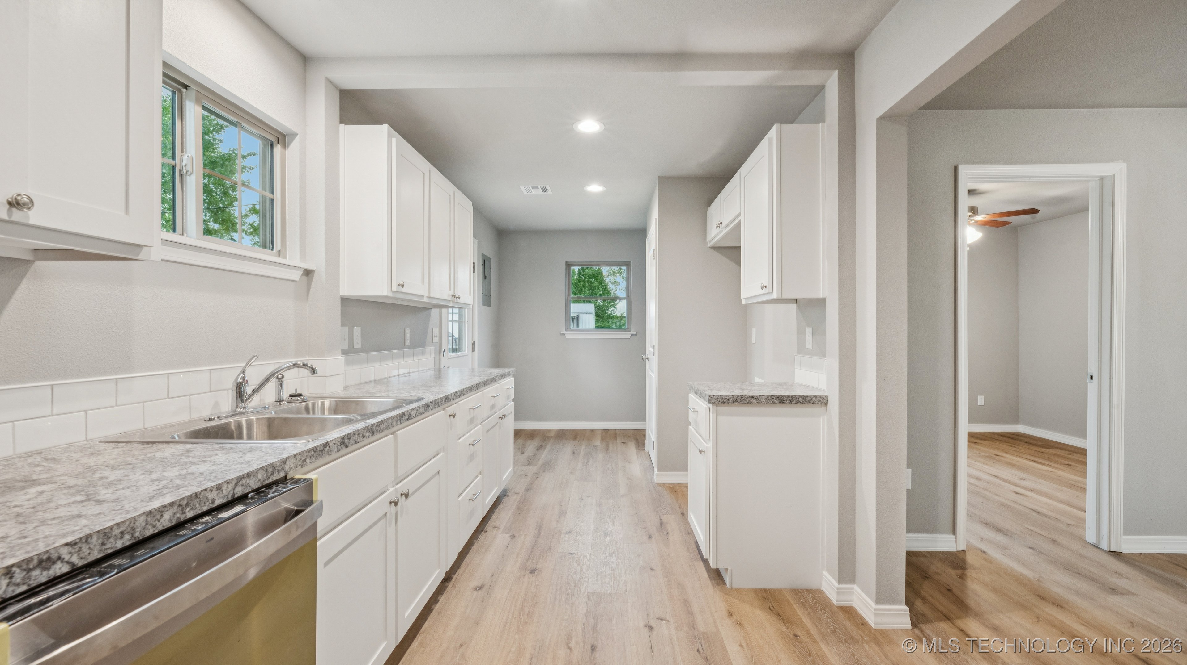 703 S Wood Avenue Property Photo 6