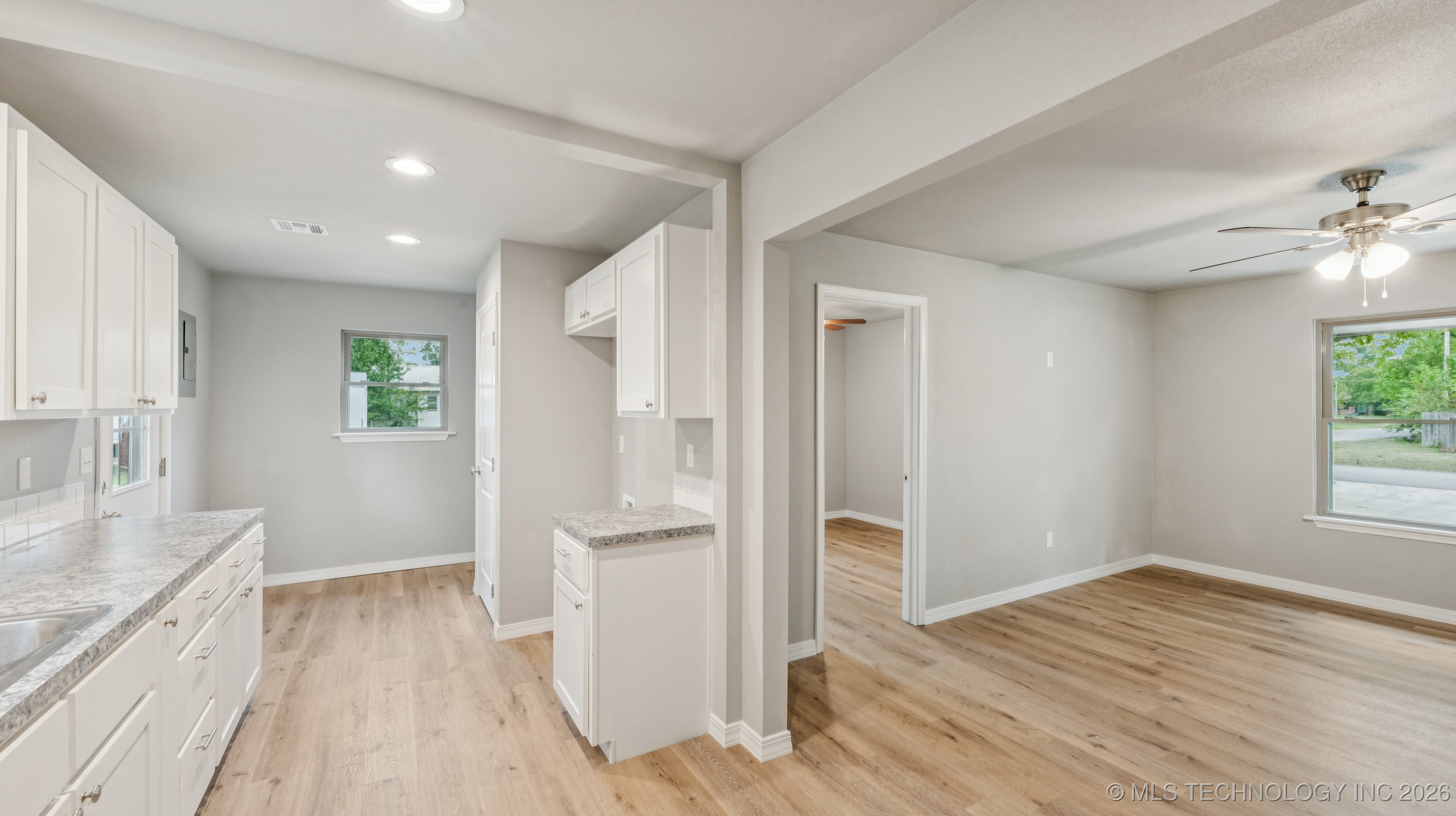 703 S Wood Avenue Property Photo 8