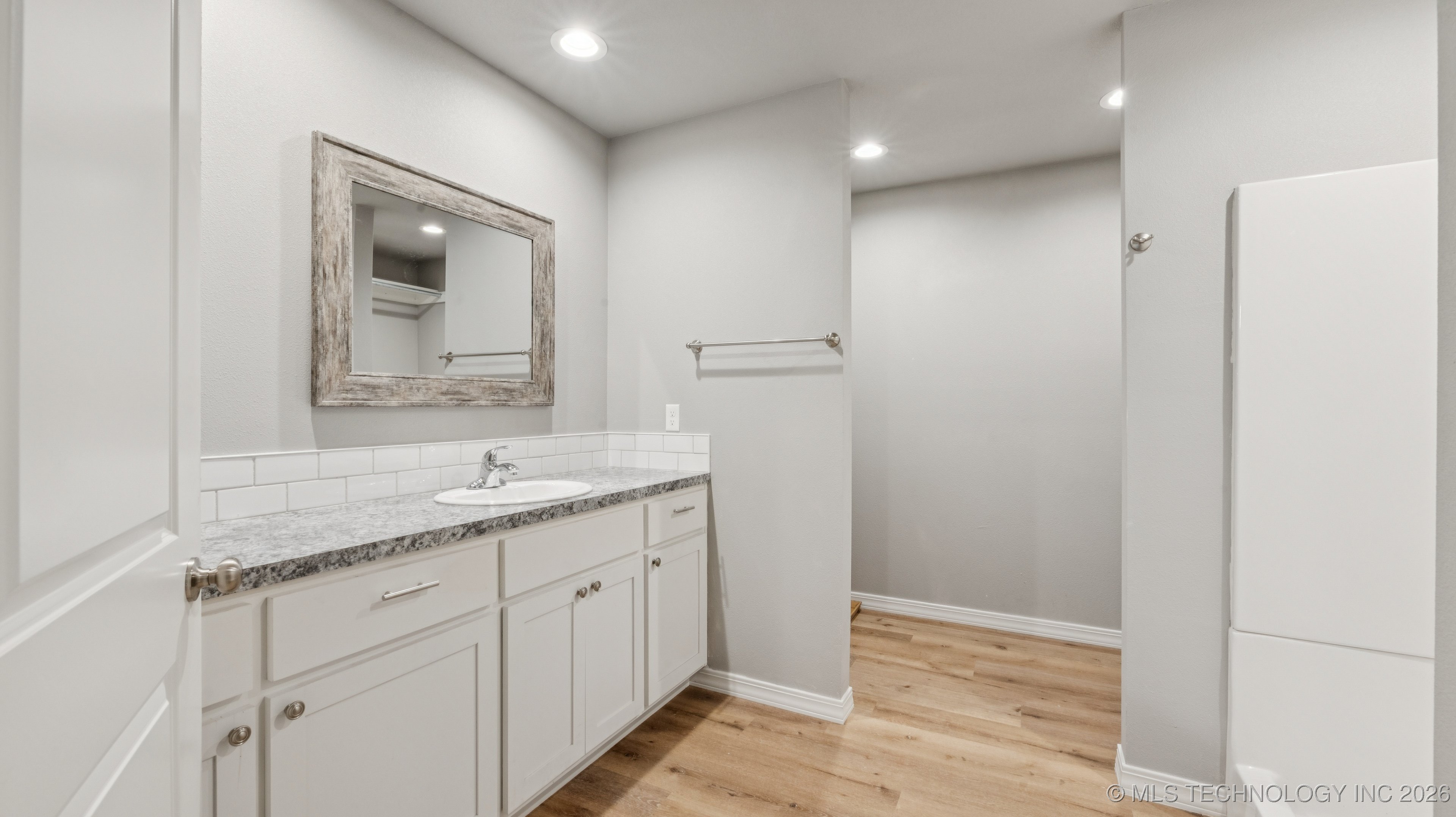 703 S Wood Avenue Property Photo 10